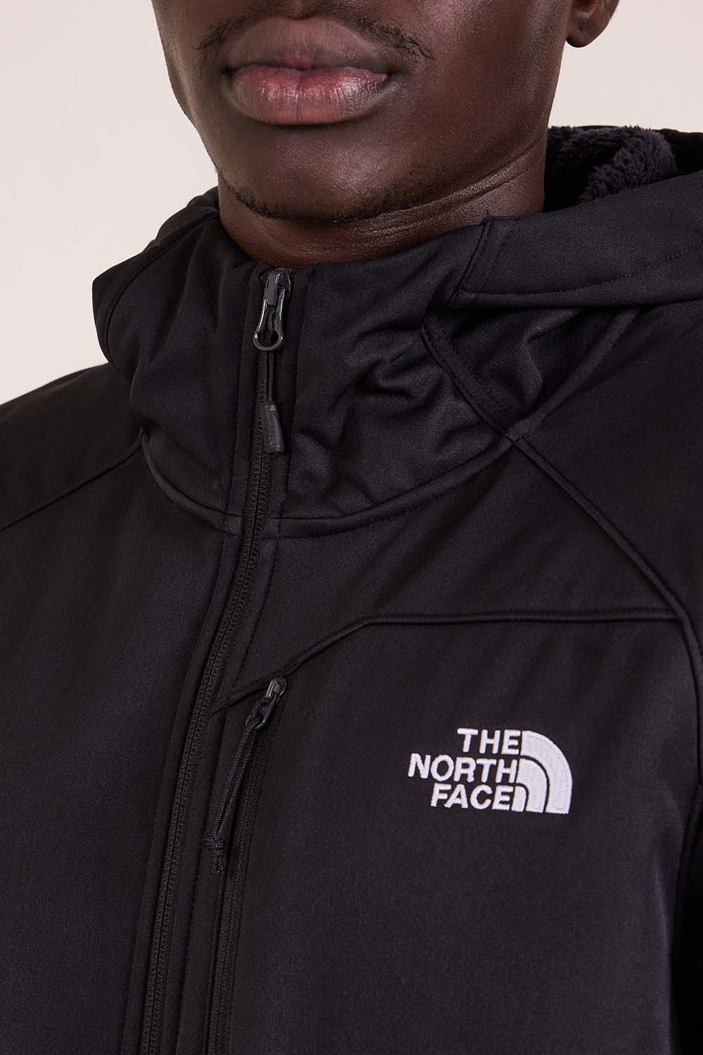 תמונת תקריב דוגמן של ז'קט רוח קווסט של