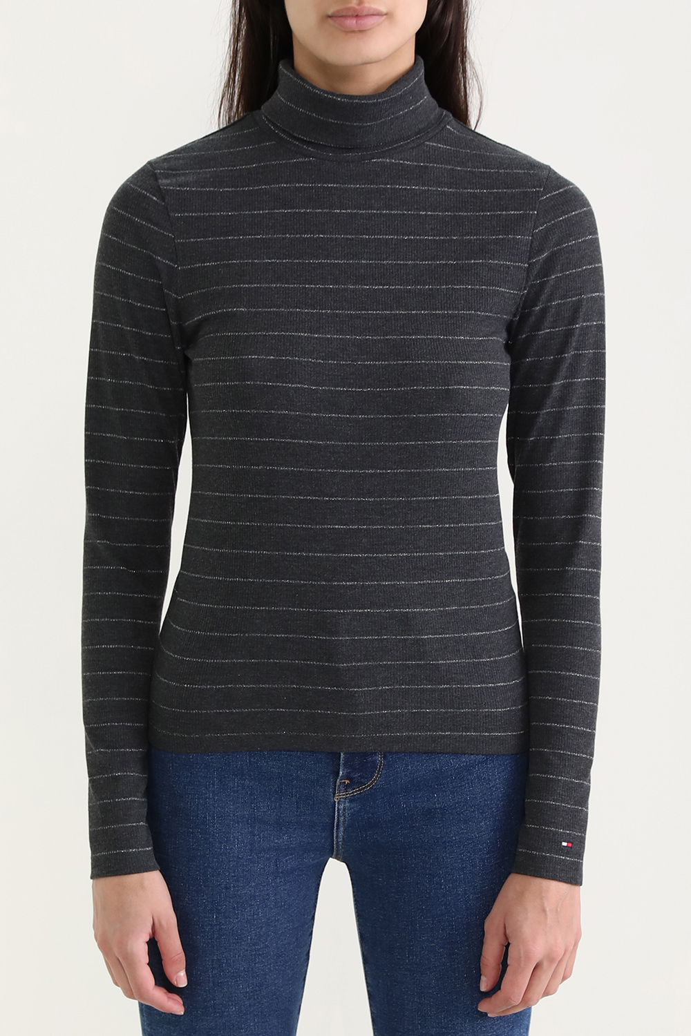 תמונת דוגמן קידמית של חולצת סלים גולף עם פסים