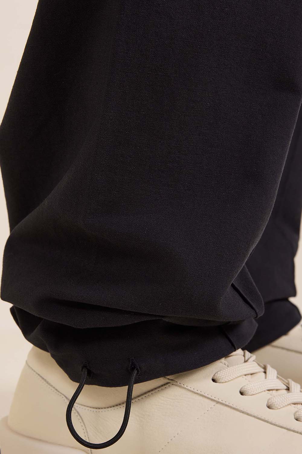 מכנסיים ארוכים משוחררים