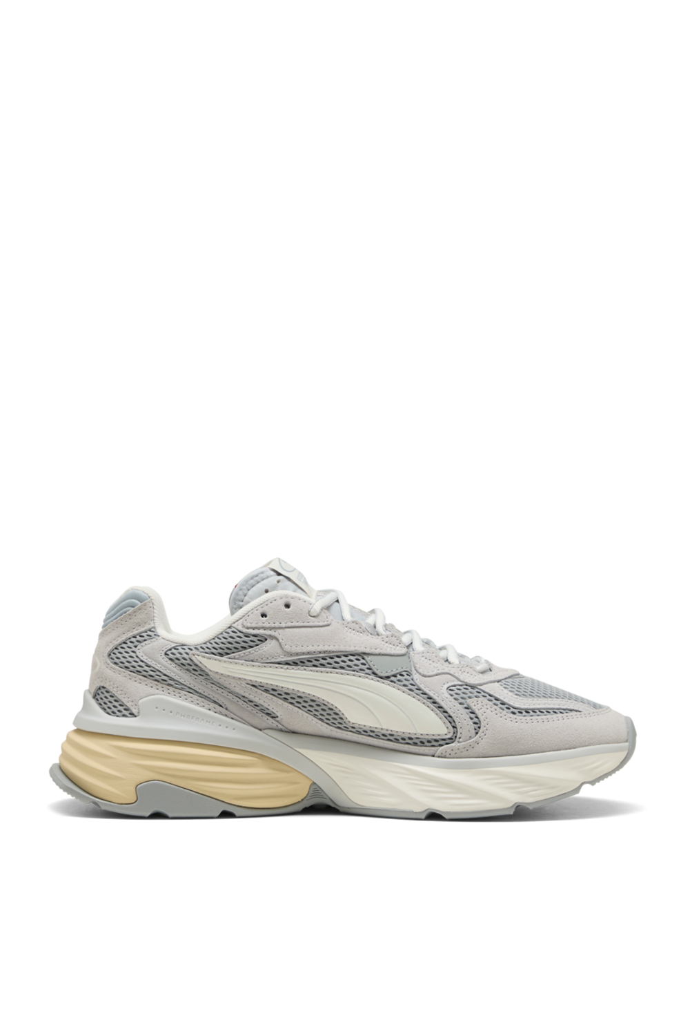 תמונה קידמית של נעלי סניקרס