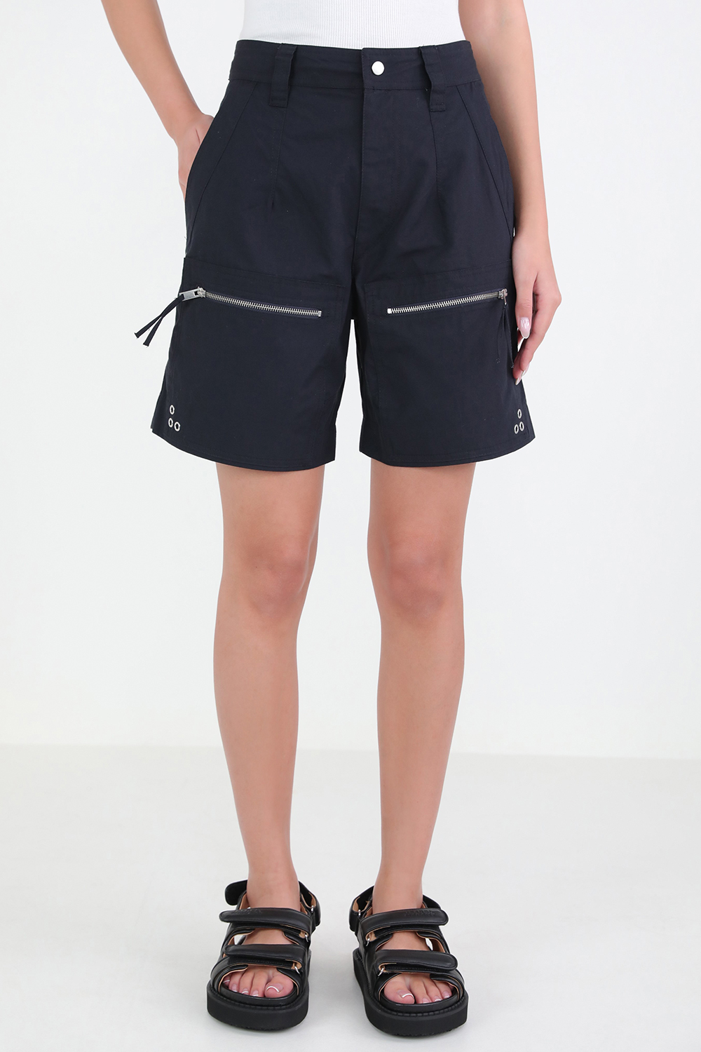 תמונת דוגמן קידמית של מכנסיים קצרים