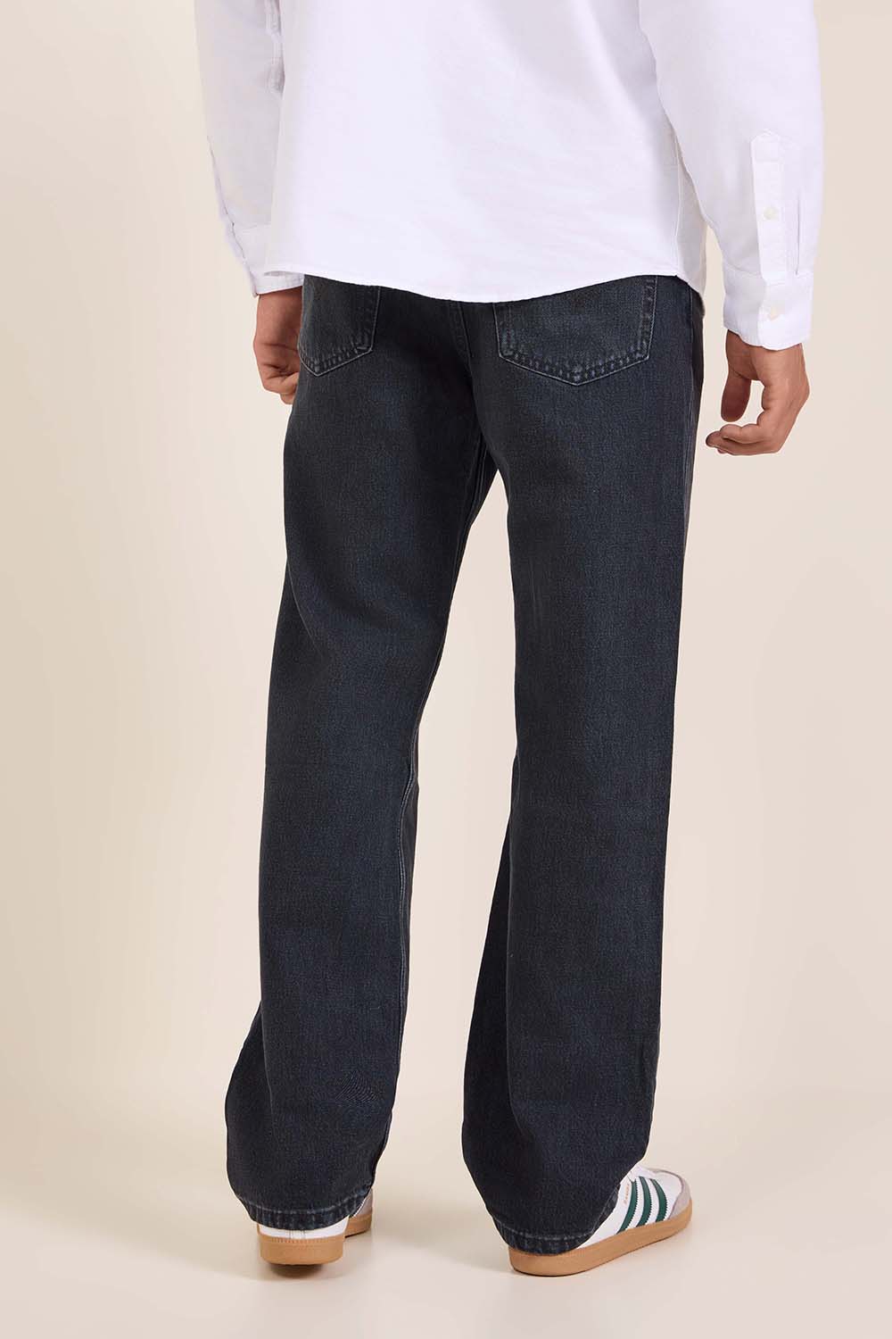 תמונת דוגמן אחורית של מכנסי ג'ינס 565 בגזרה ישרה