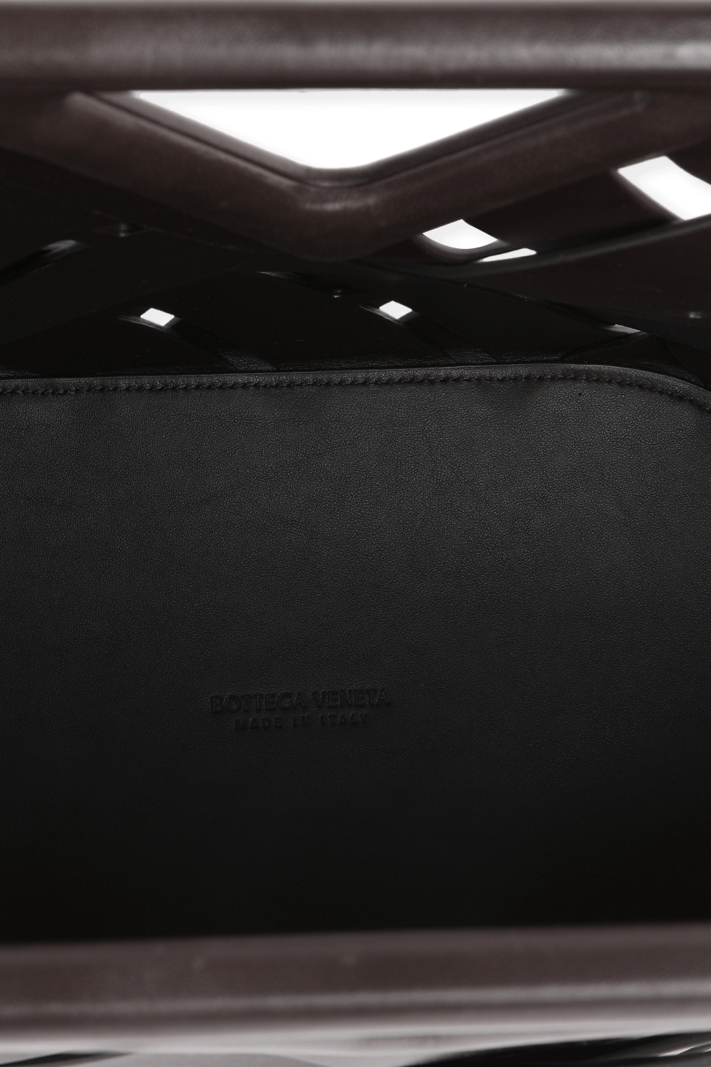 תיק משלוש מעור בצבע שחור image number null BOTTEGA VENETA