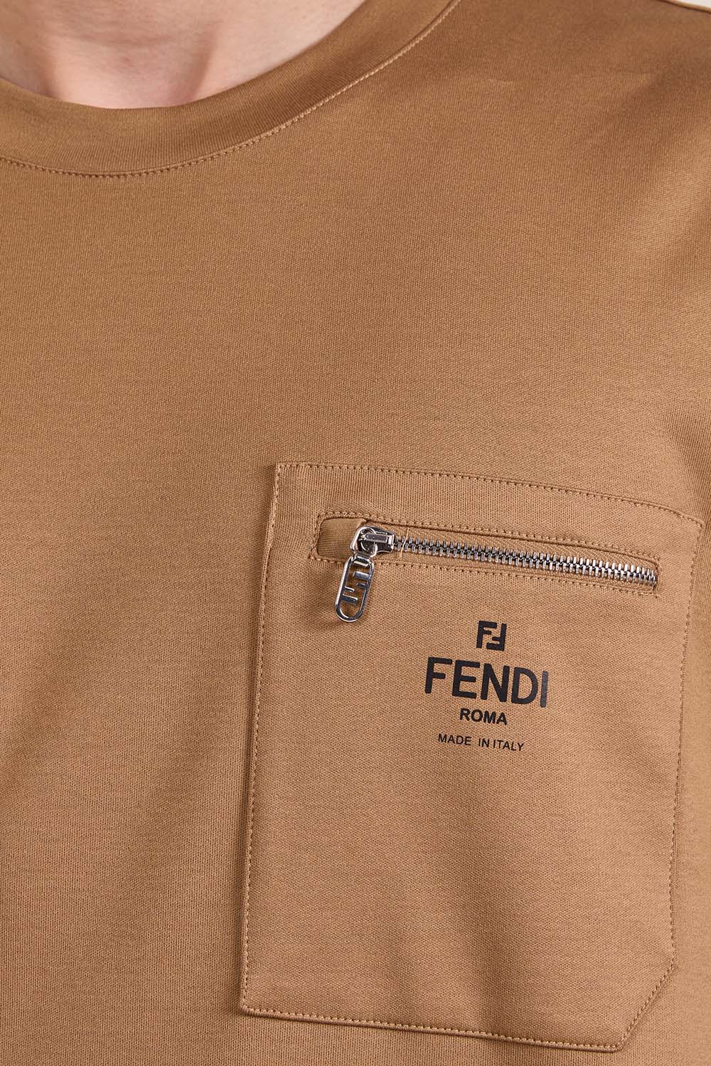 תמונת תקריב דוגמן של חולצת טי