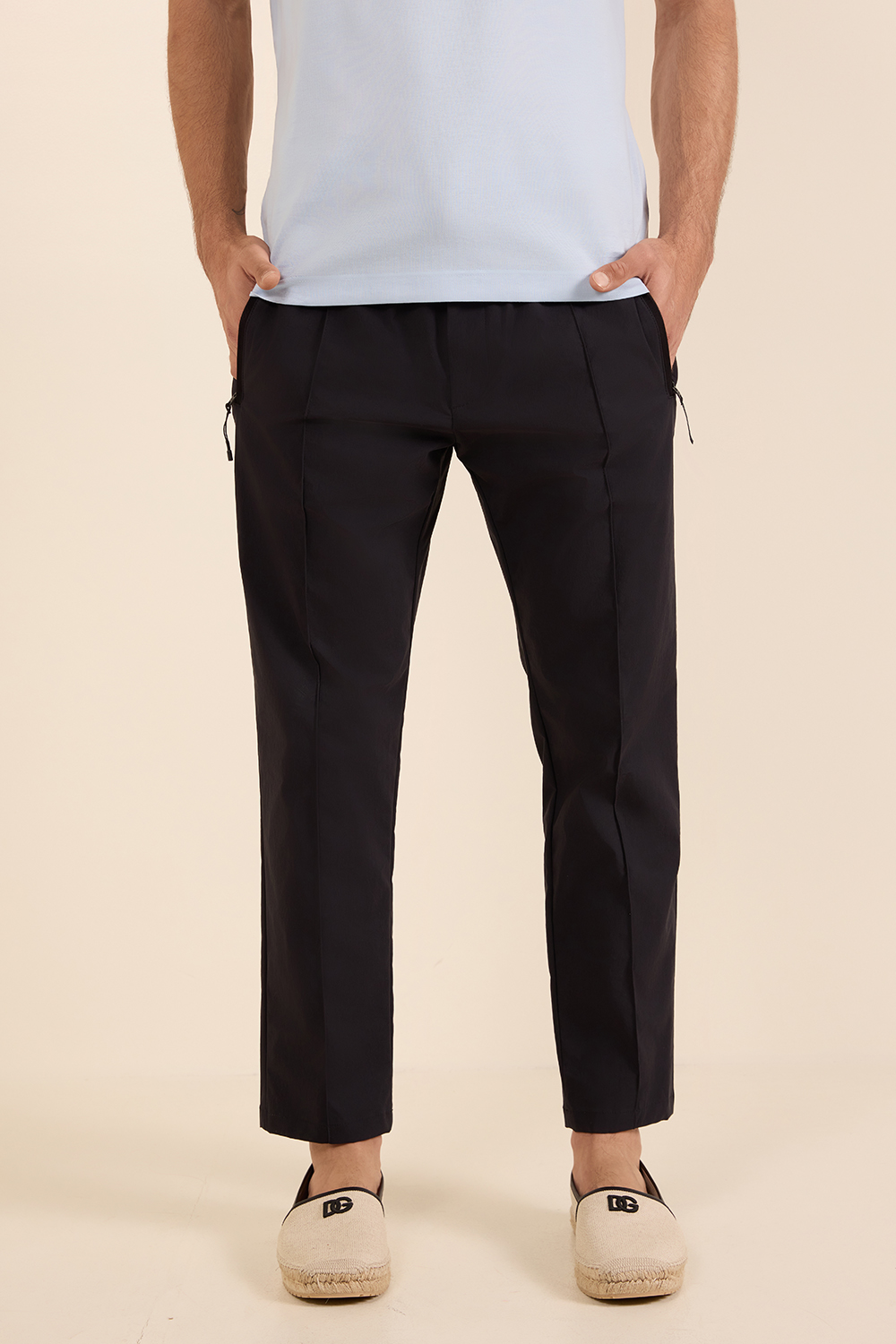 תמונת דוגמן קידמית של מכנסיים ארוכים