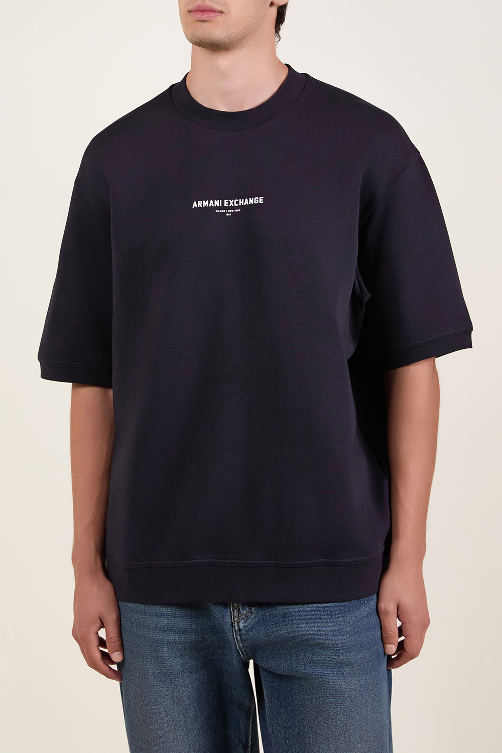 תמונת דוגמן קידמית של חולצת טי