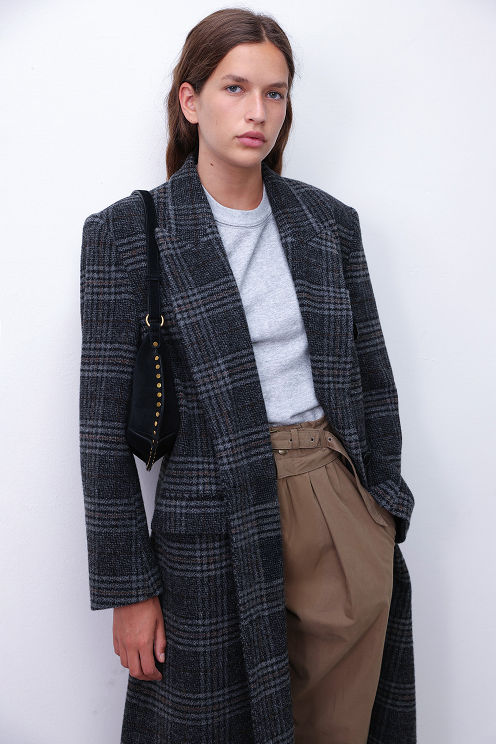 תמונת תקריב דוגמן של מעיל צמר ארוך