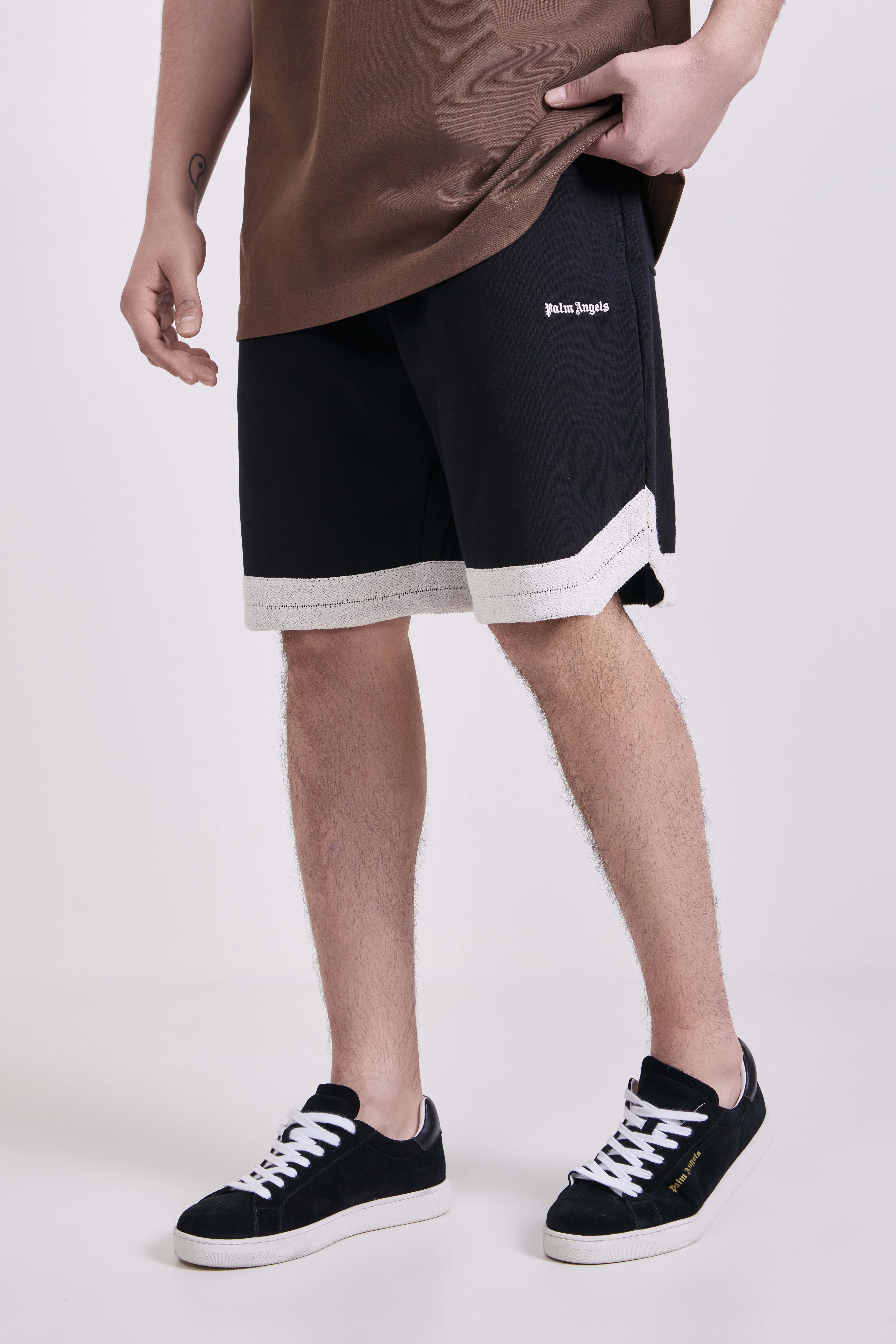 תמונת דוגמן קידמית של מכנסי ג'וגר קצרים