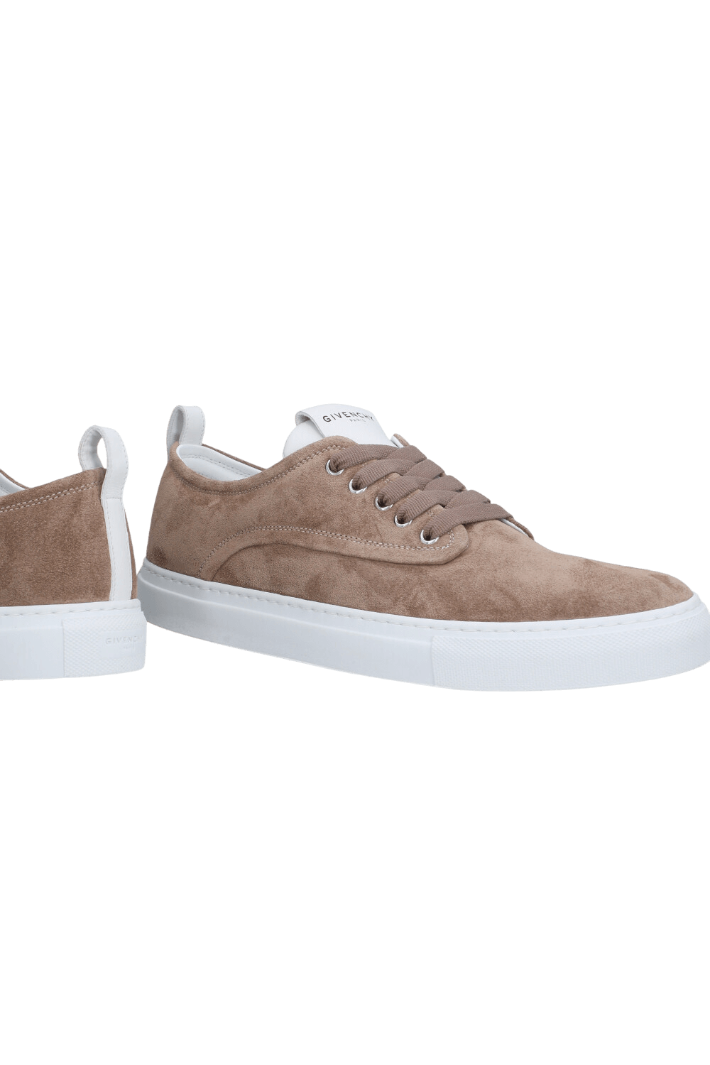 תמונת תקריב של נעלי סניקרס עור