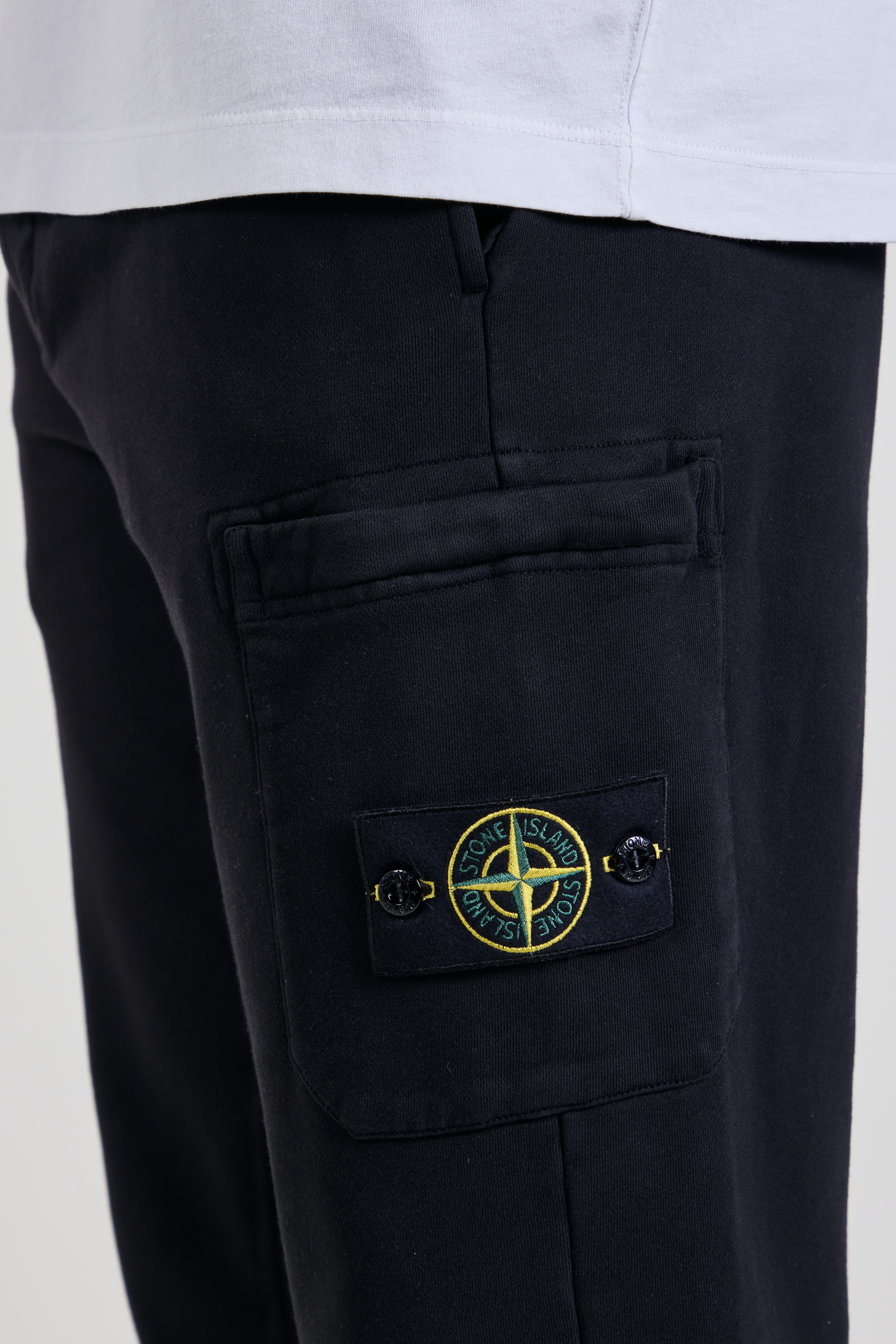 תמונת תקריב דוגמן של מכנסי ג'וגר