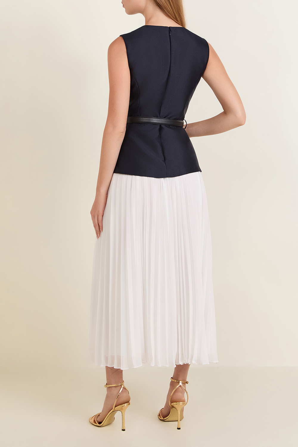 תמונת דוגמן אחורית של שמלת מידי