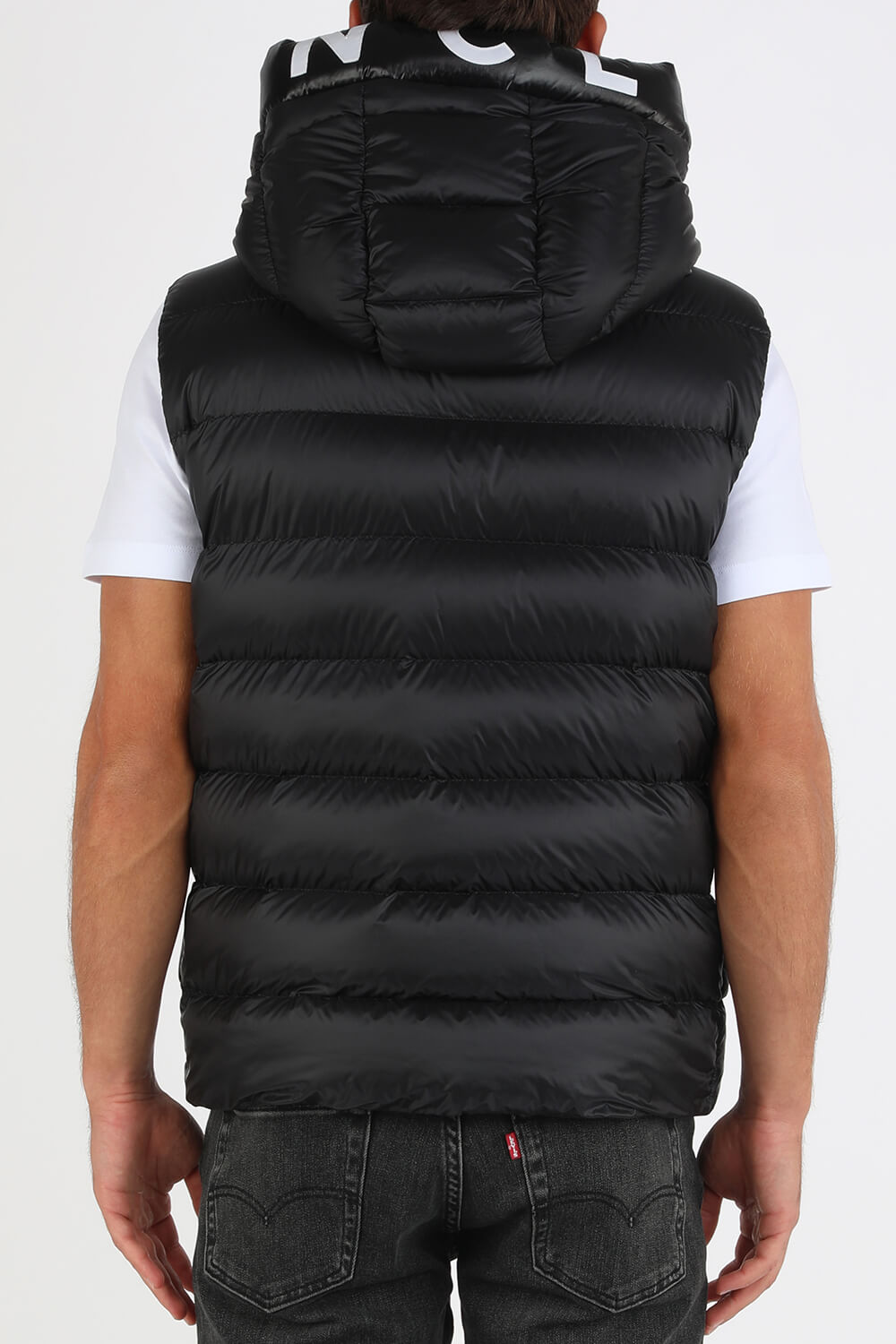 תמונת דוגמן אחורית של מעיל וסט פאפר עם סגירת רוכסן בגוון שחור