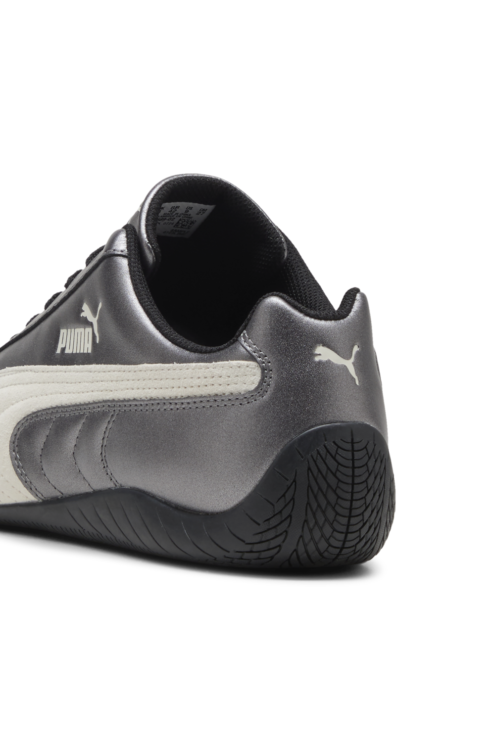 תמונת פנים של נעלי סניקרס