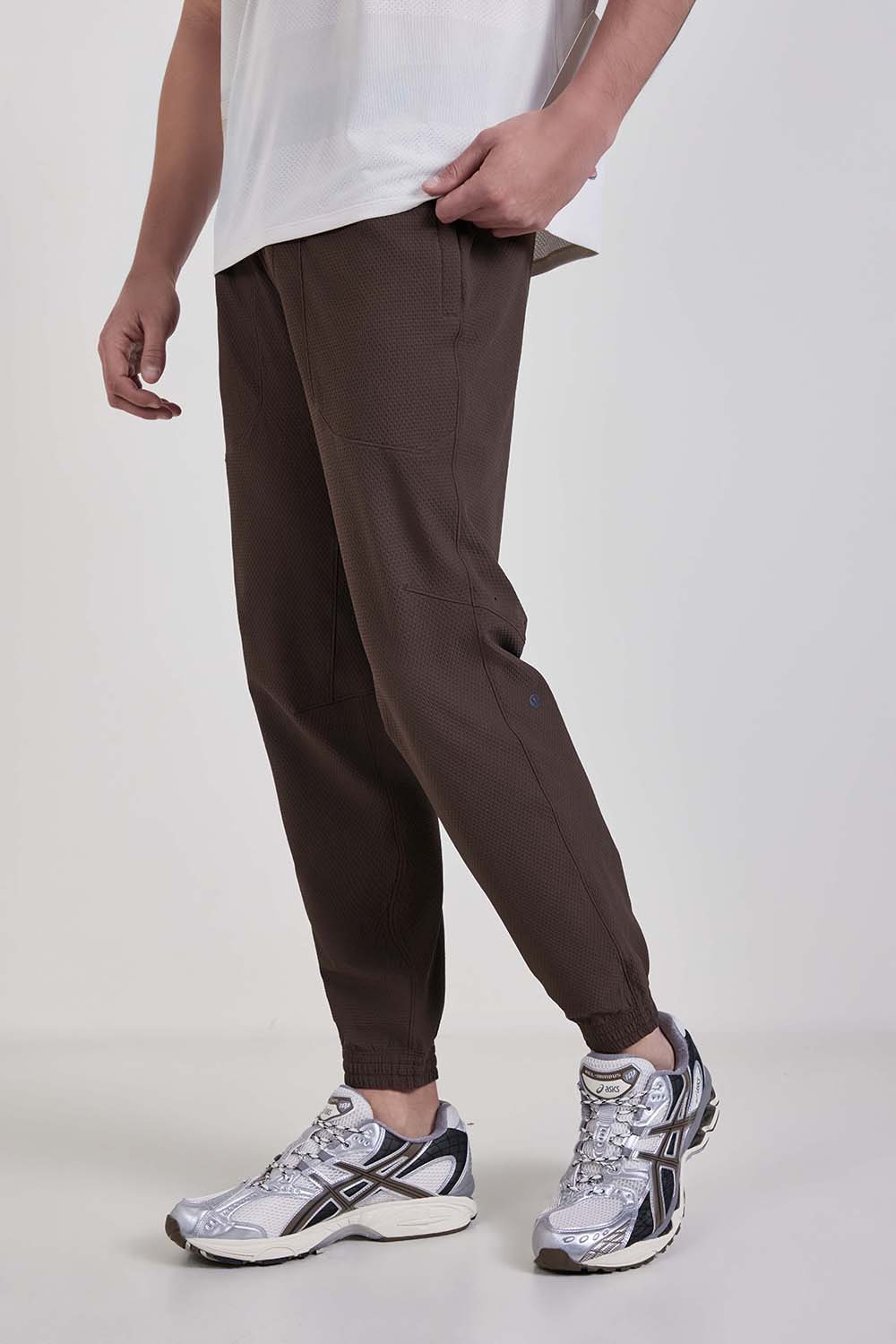 תמונת דוגמן קידמית של License To Train Textured Jogger*Regular