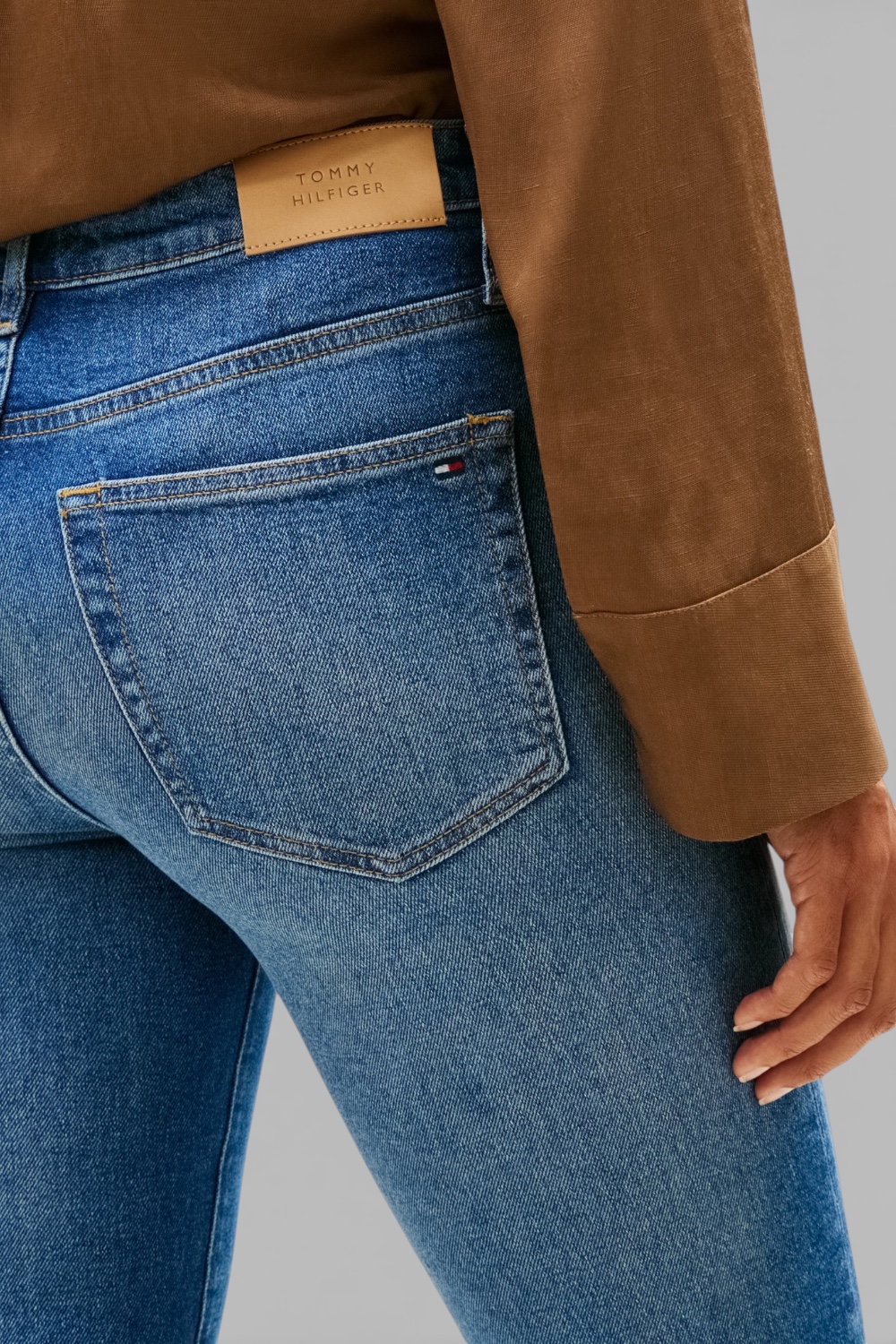 תמונת תקריב דוגמן של מכנסי ג'ינס