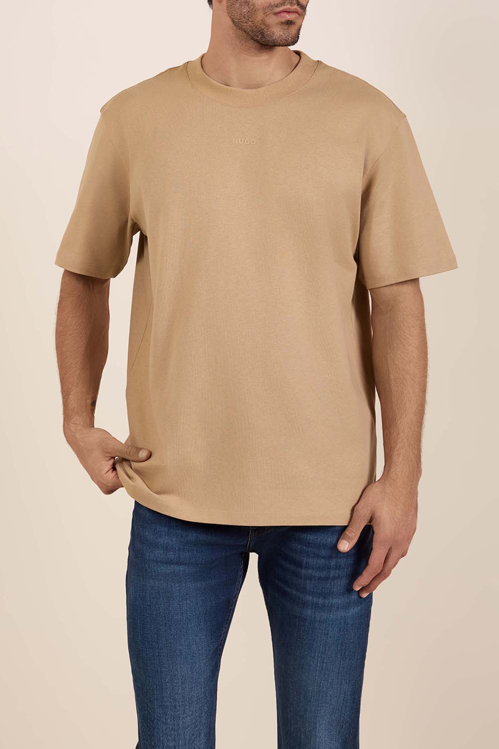 תמונת דוגמן קידמית של חולצת טי