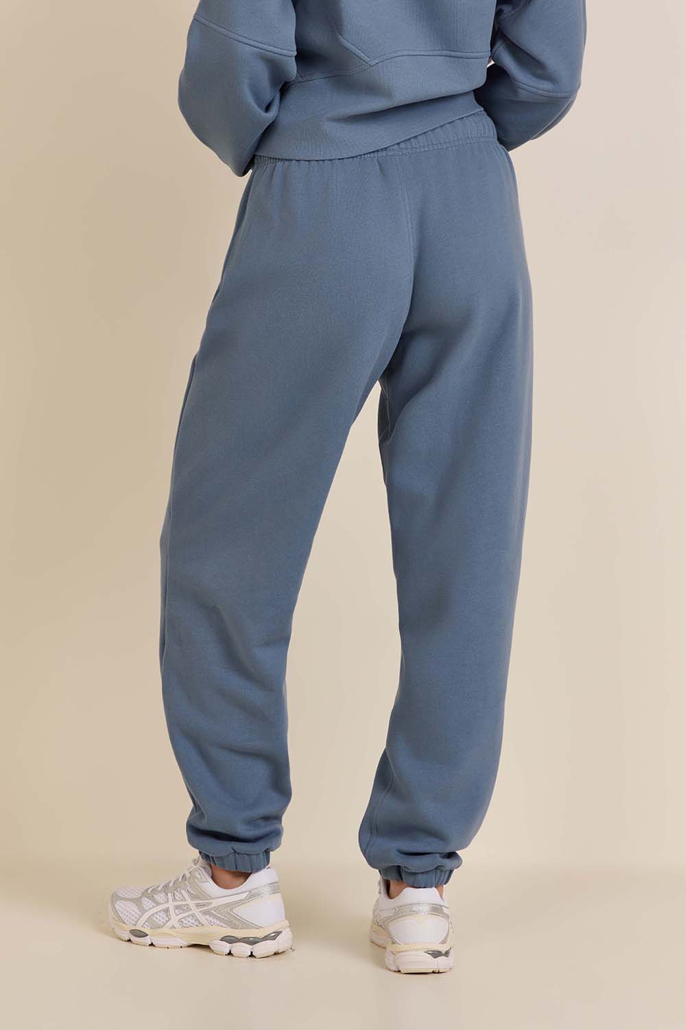 תמונת דוגמן אחורית של Scuba Mid-Rise Oversized Jogger Regular