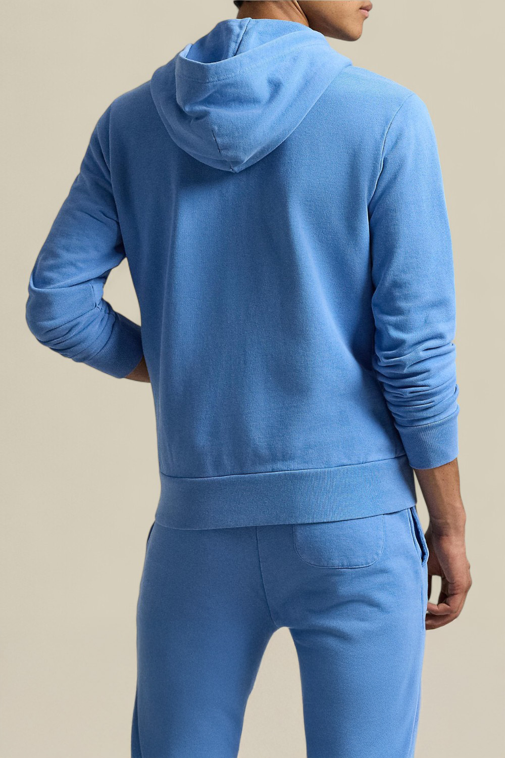 תמונת דוגמן אחורית של סווטשירט קפוצ'ון