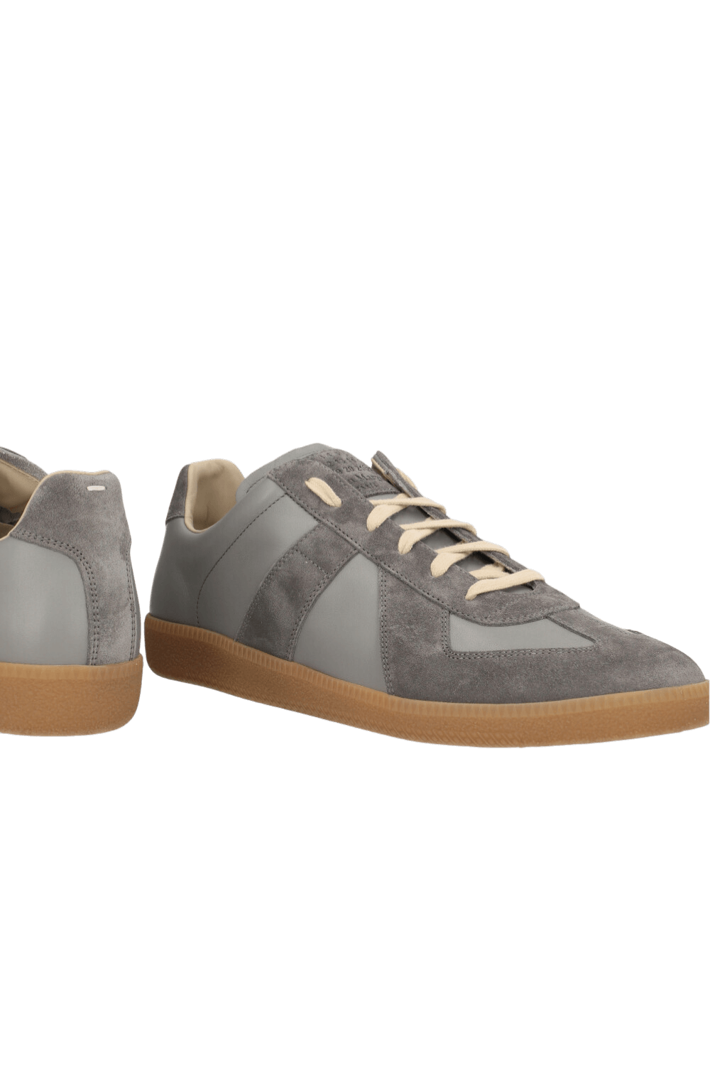 תמונת תקריב של נעלי סניקרס