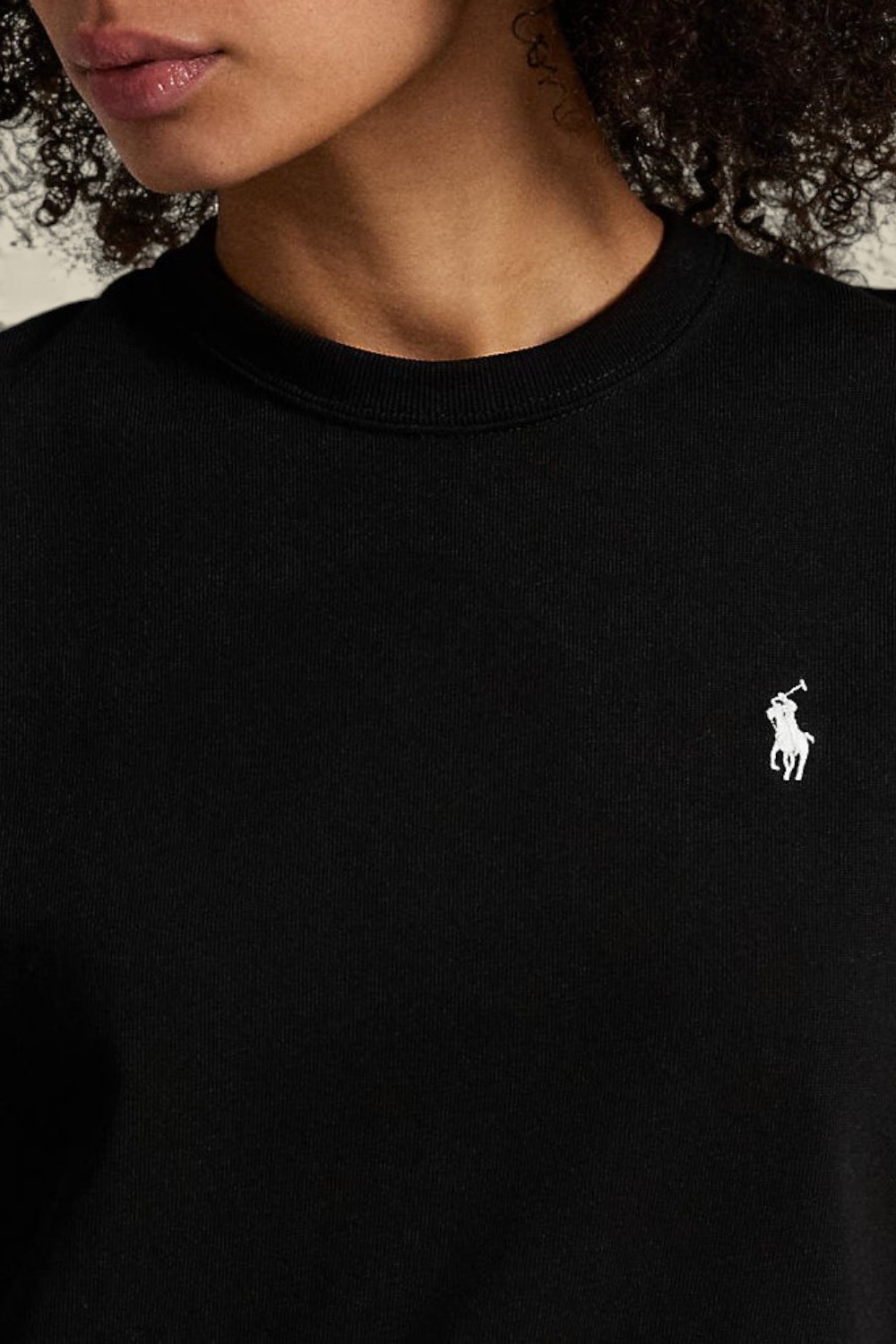 תמונת תקריב דוגמן של חולצת טי