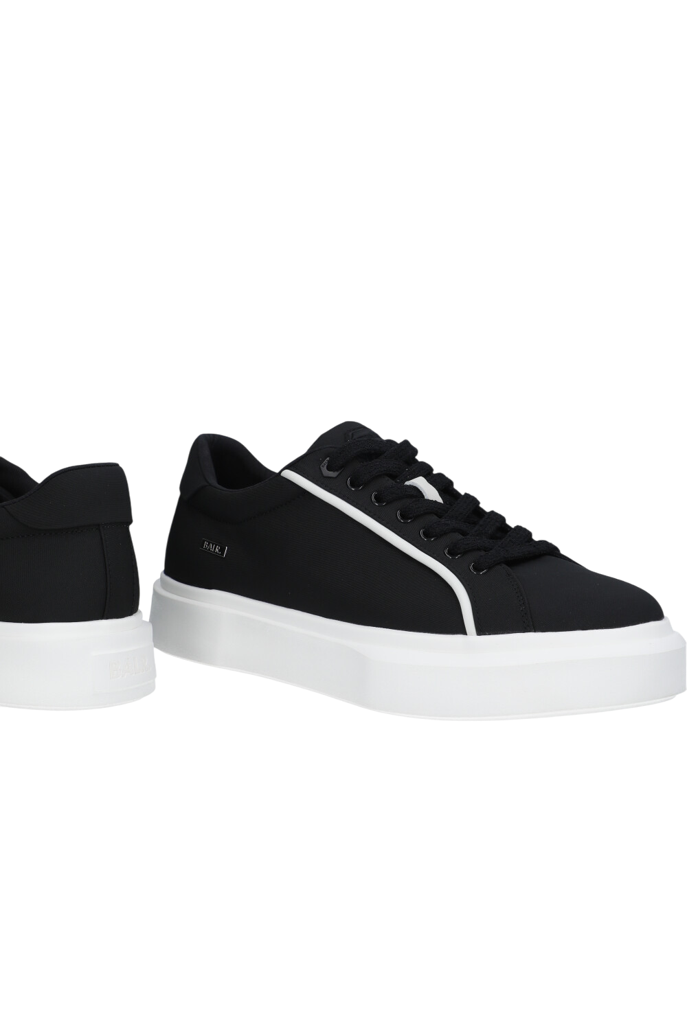 תמונת תקריב של סניקרס