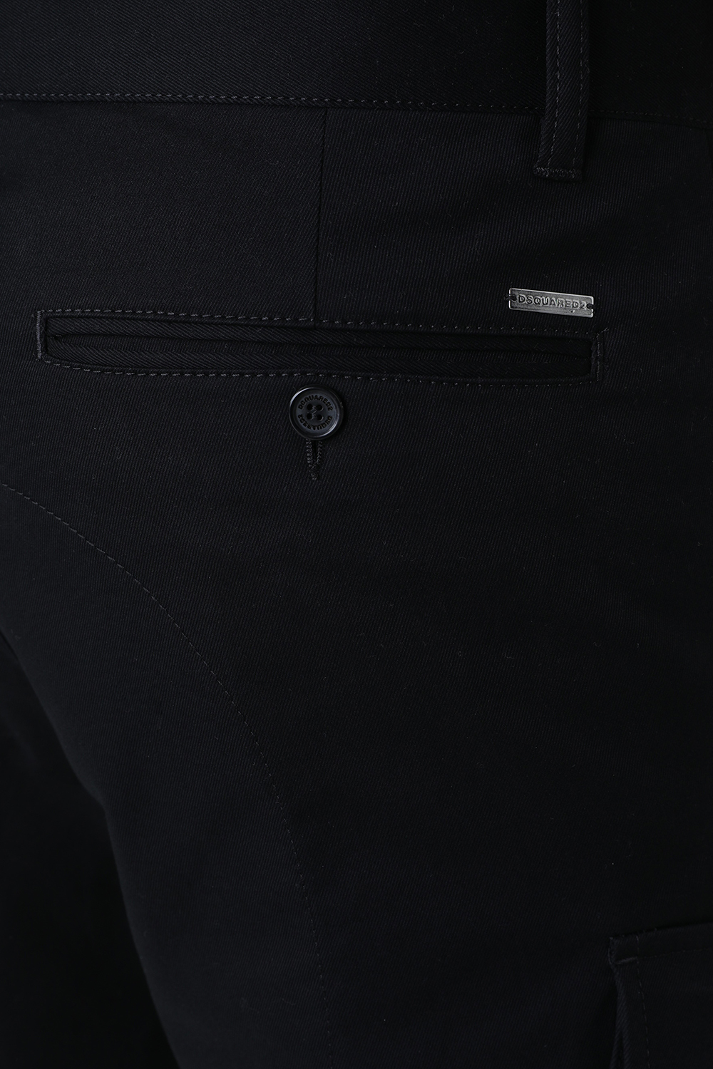 תמונת תקריב דוגמן של מכנסי קרגו