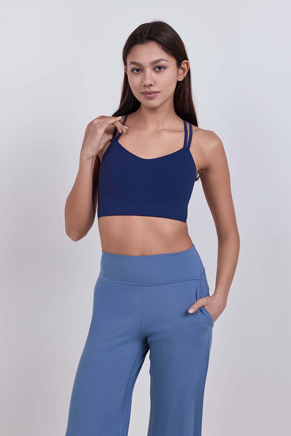 תמונת דוגמן קידמית של Like a Cloud Longline Bra Light Support, B/C Cup