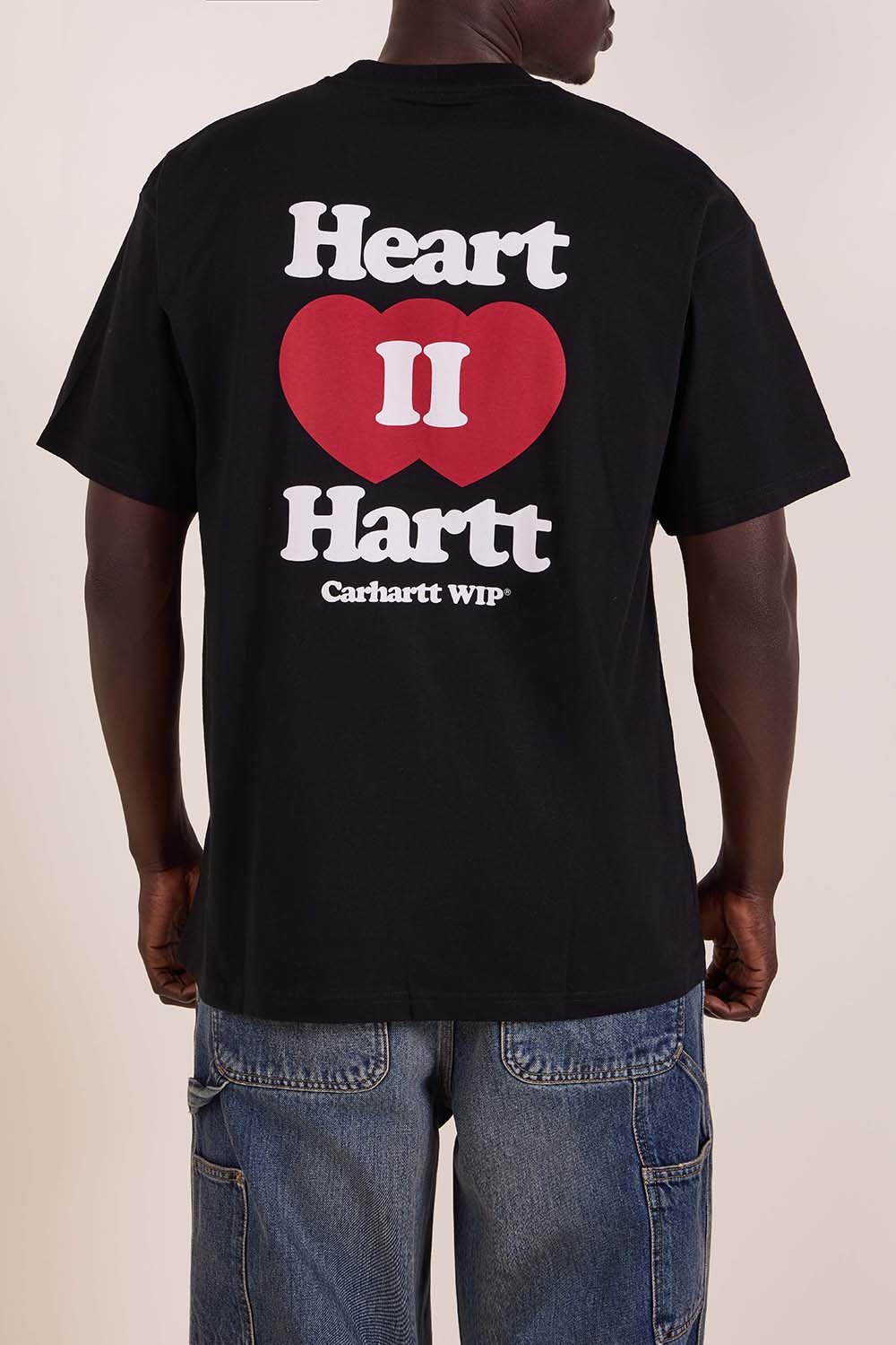 תמונת דוגמן אחורית של חולצת טי בגזרה משוחררת