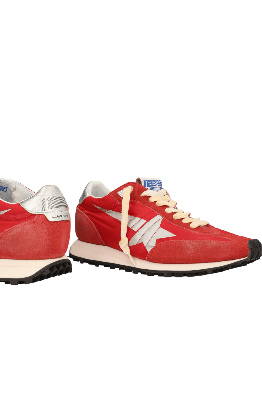 תמונת תקריב של נעלי סניקרס מרתון