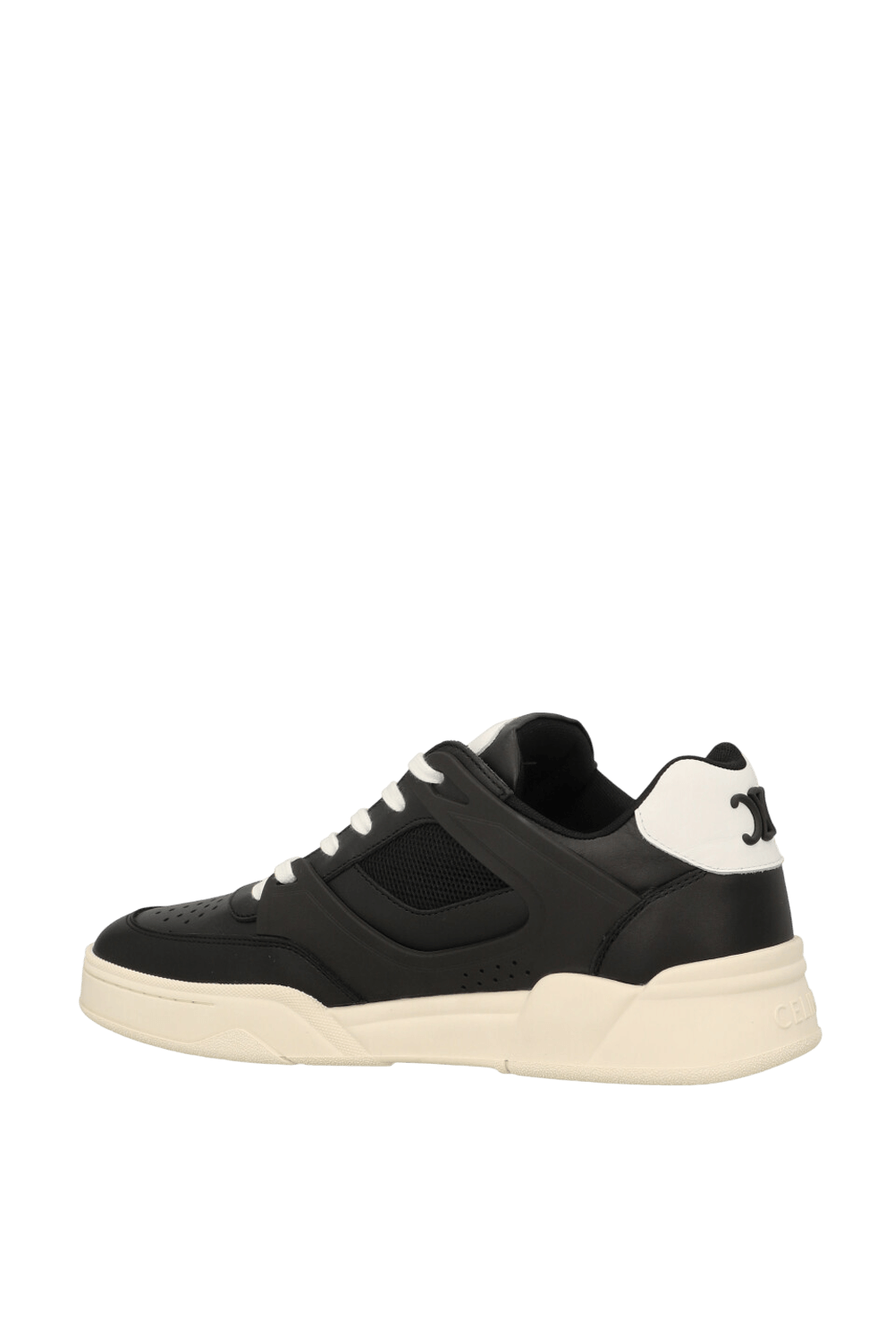 תמונה אחורית של נעלי סניקרס