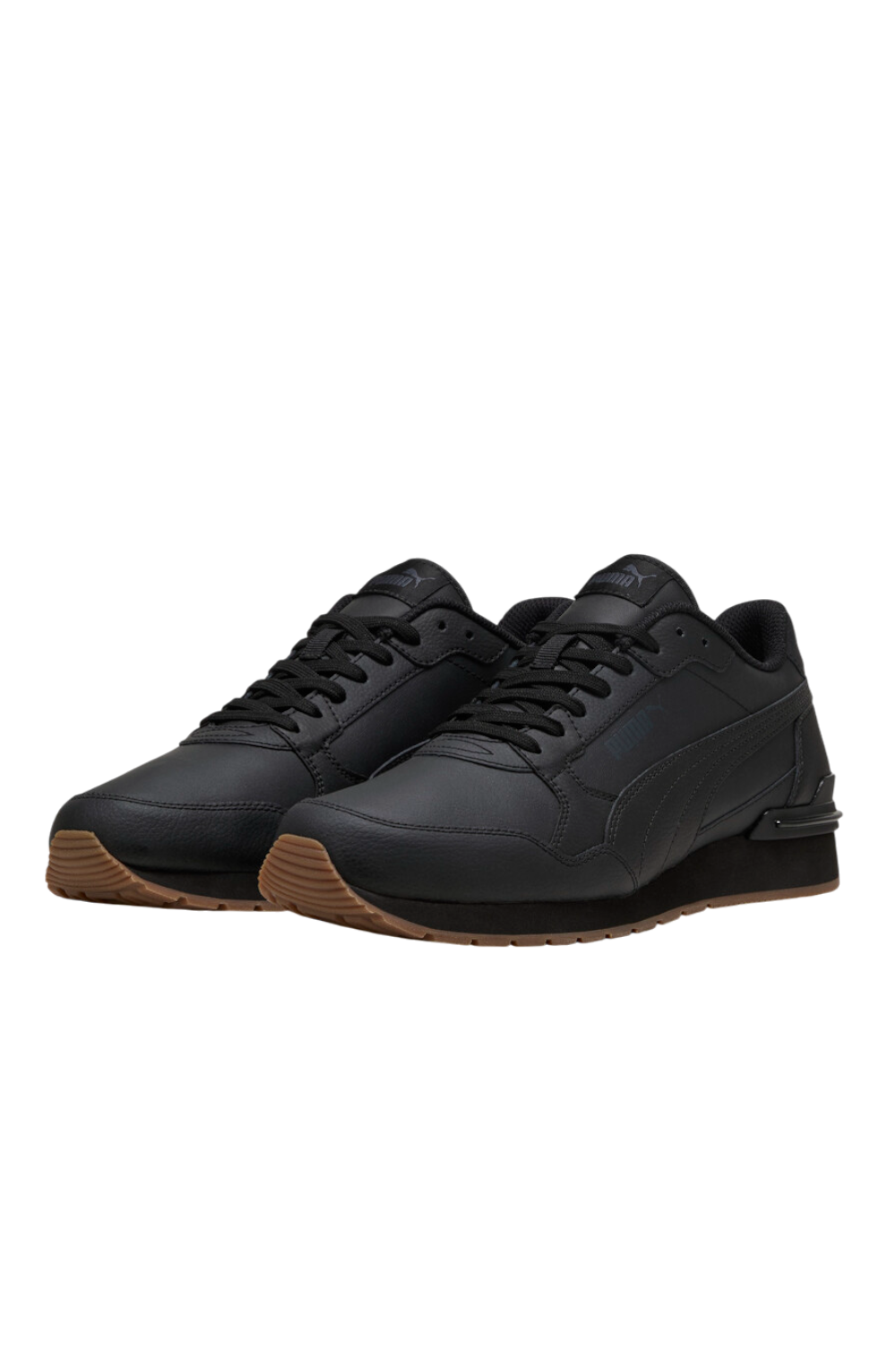 תמונת תקריב של נעלי סניקרס אס.טי ראנר