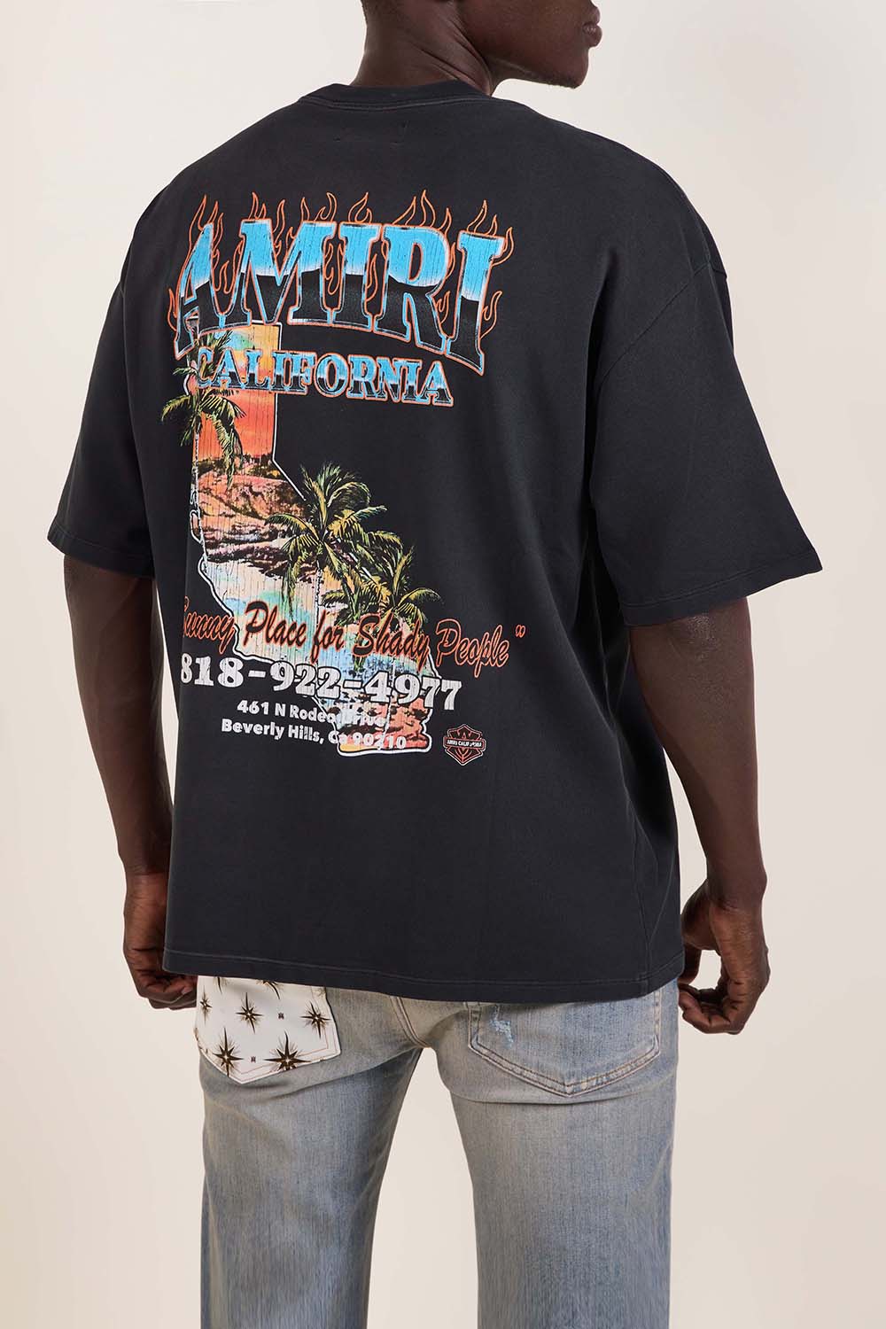 תמונת דוגמן אחורית של חולצת טי