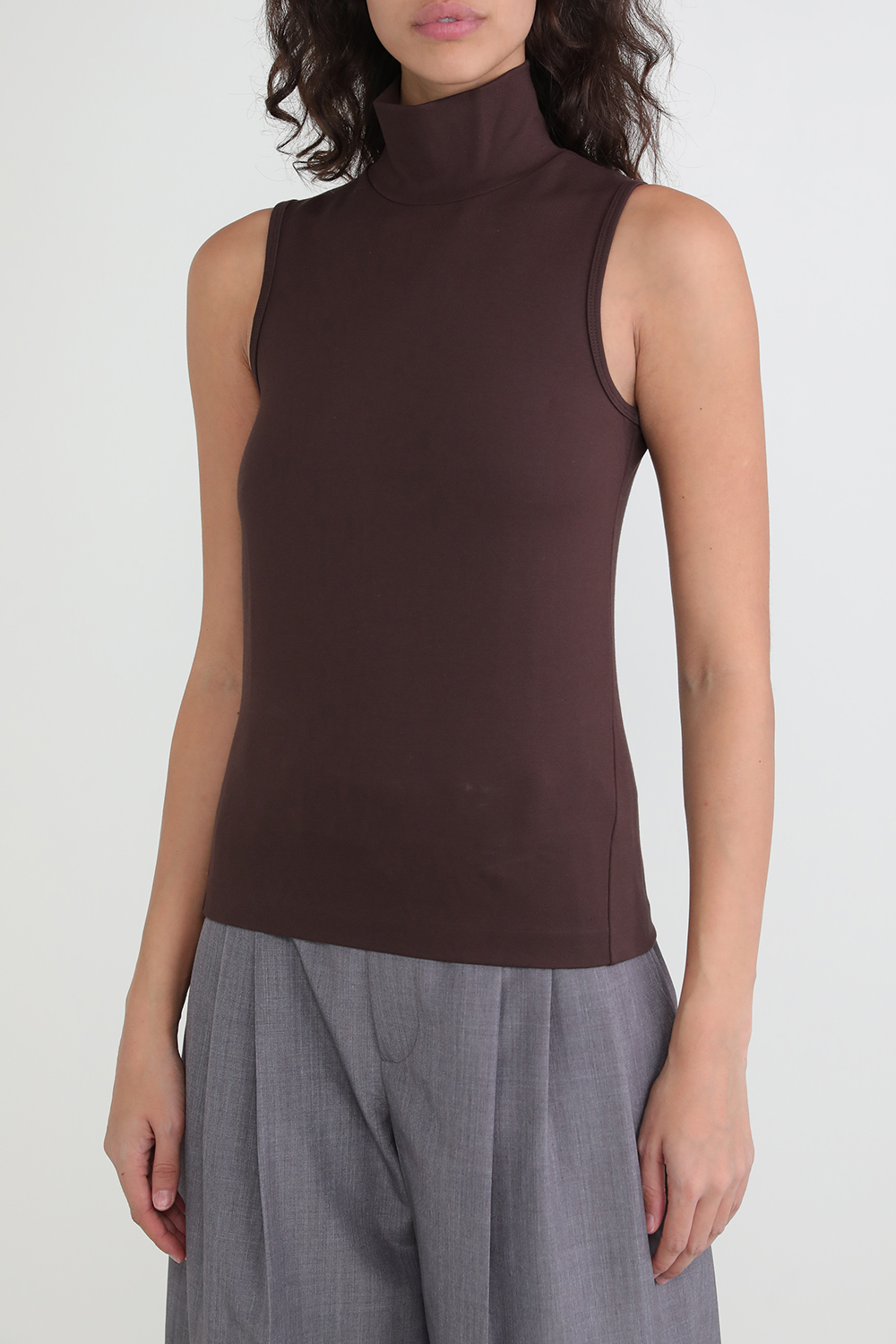 תמונת דוגמן קידמית של גופיית גולף אירנה