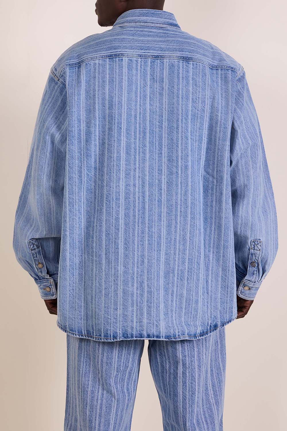 תמונת דוגמן אחורית של ז'קט ג'ינס פסים