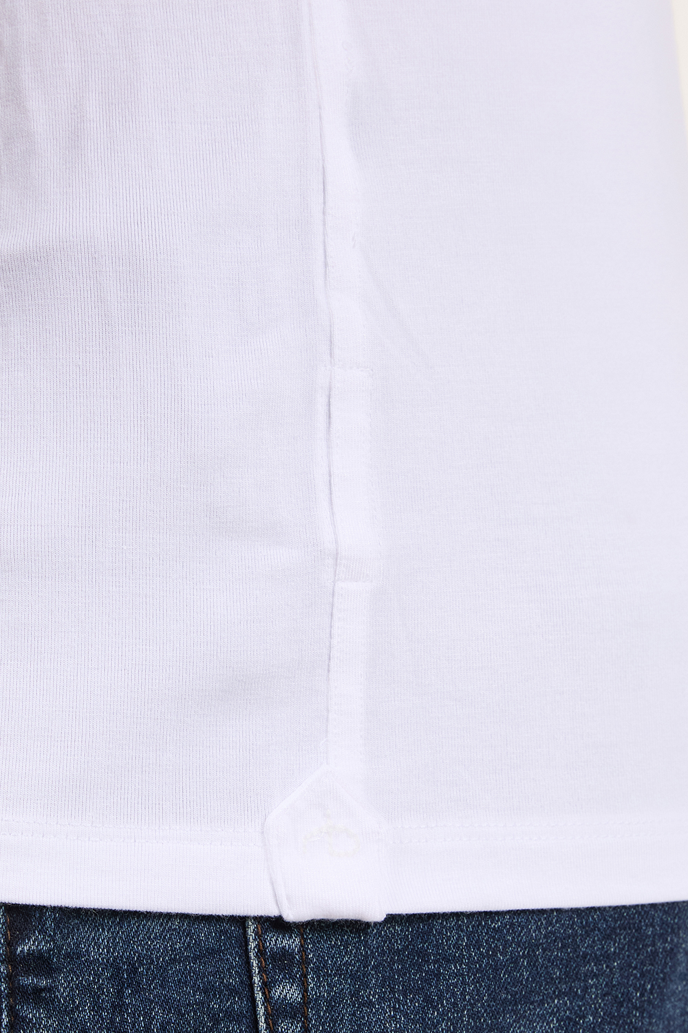 תמונת תקריב דוגמן של חולצת טי