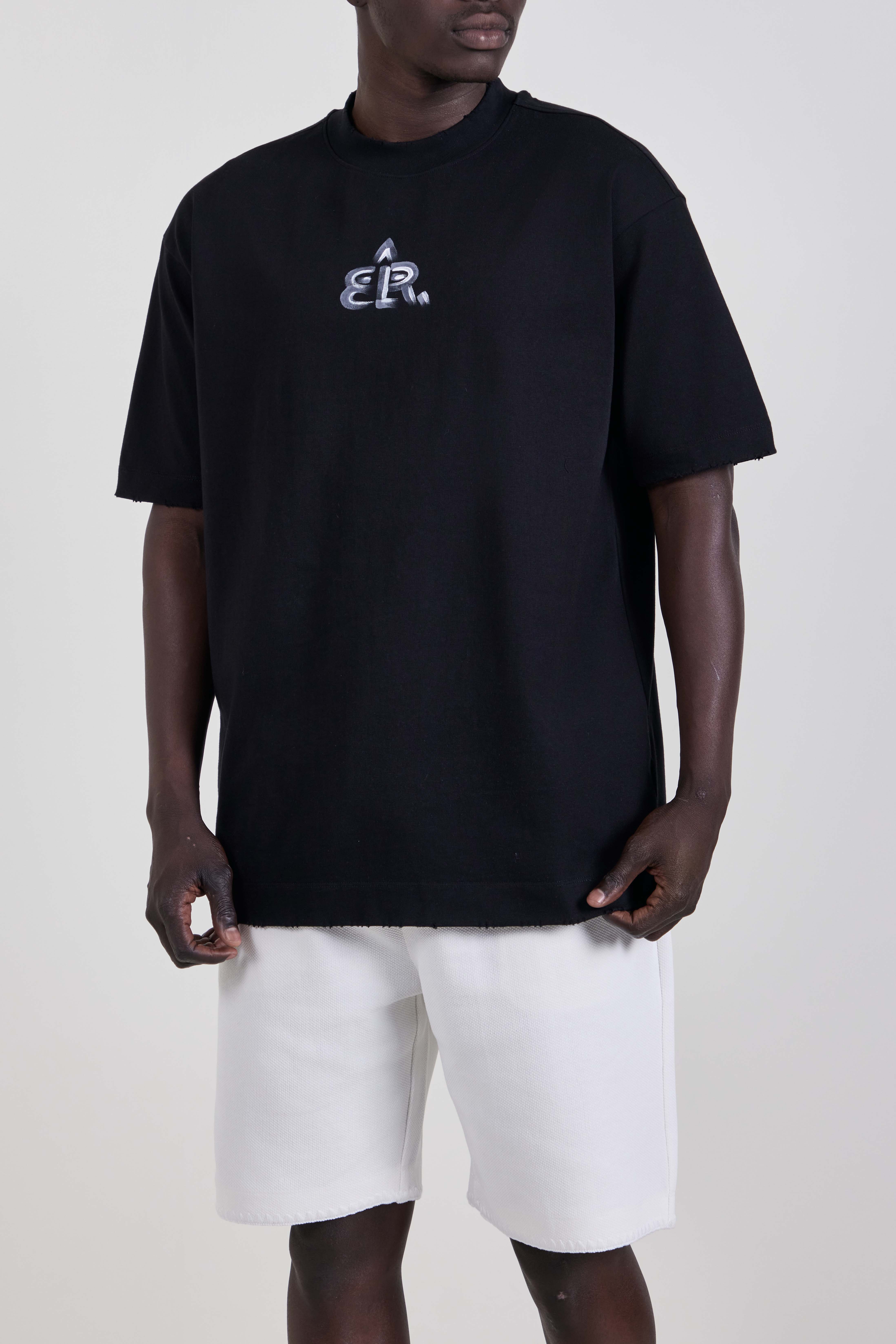 תמונת דוגמן קידמית של חולצת טי אוברסייז