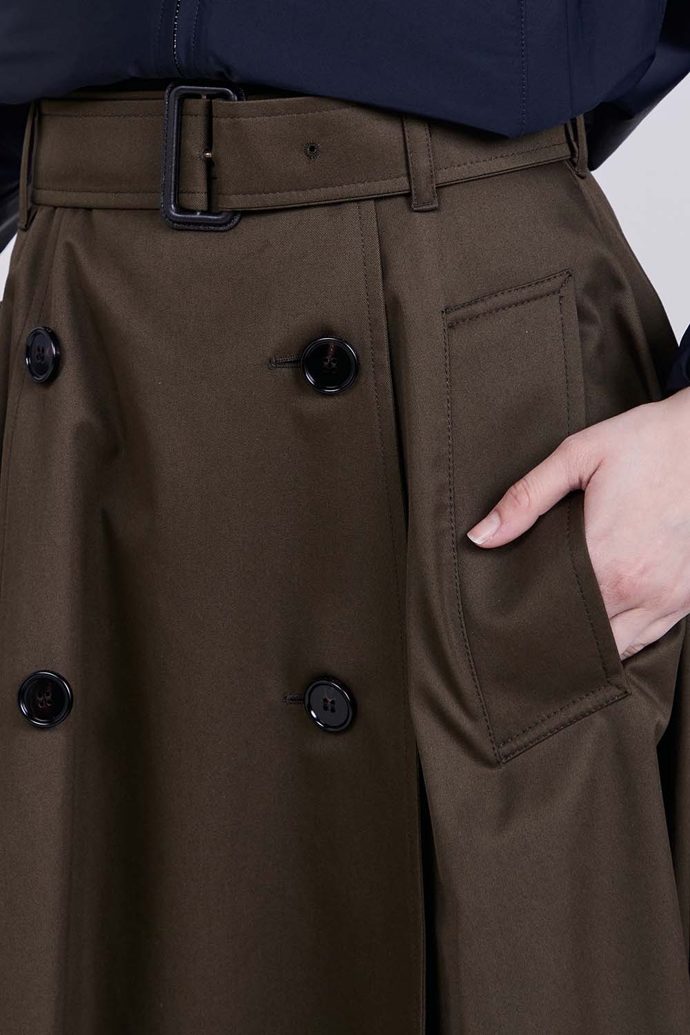 תמונת תקריב דוגמן של חצאית מקסי