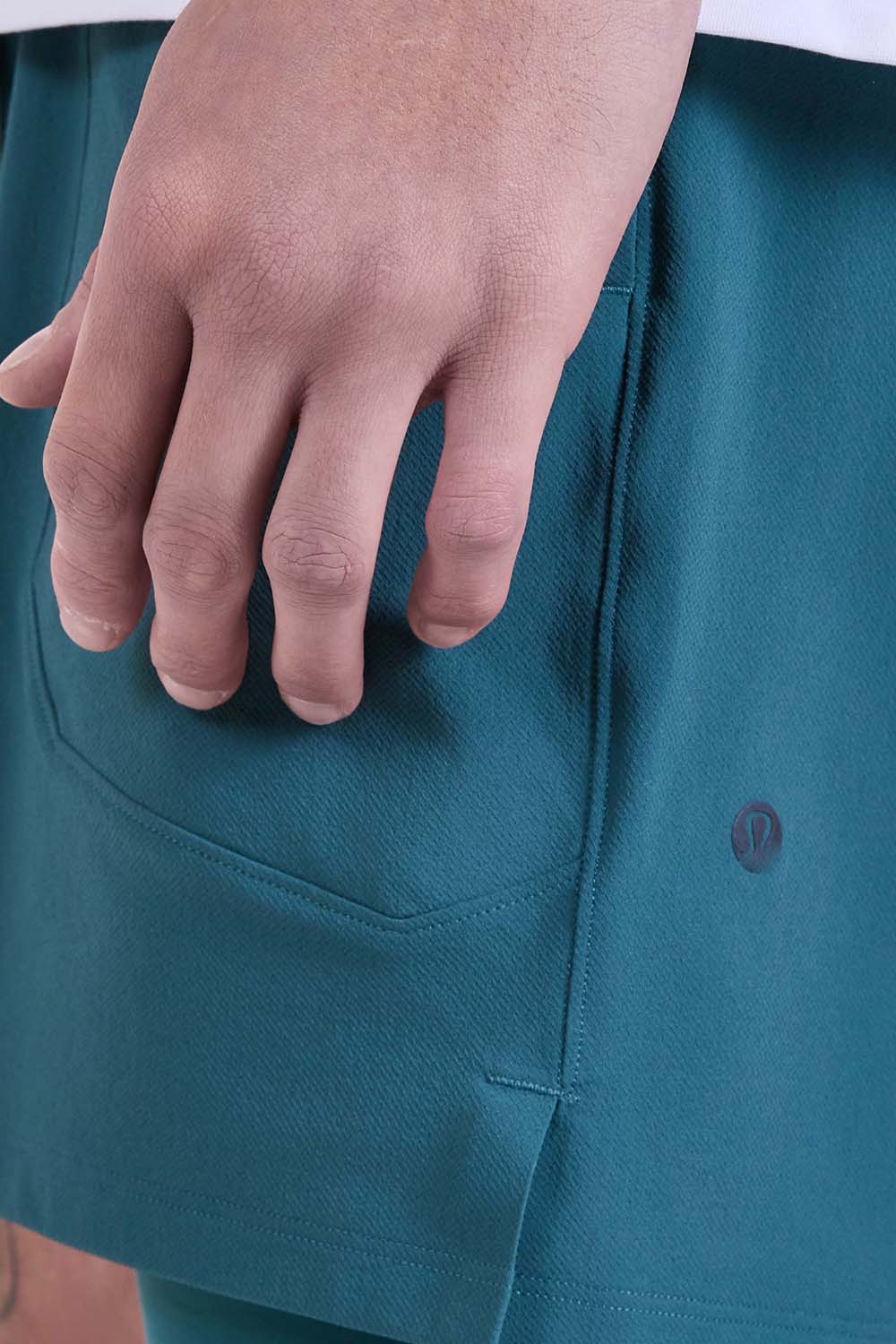 תמונת תקריב דוגמן של License To Train Short 7 LL