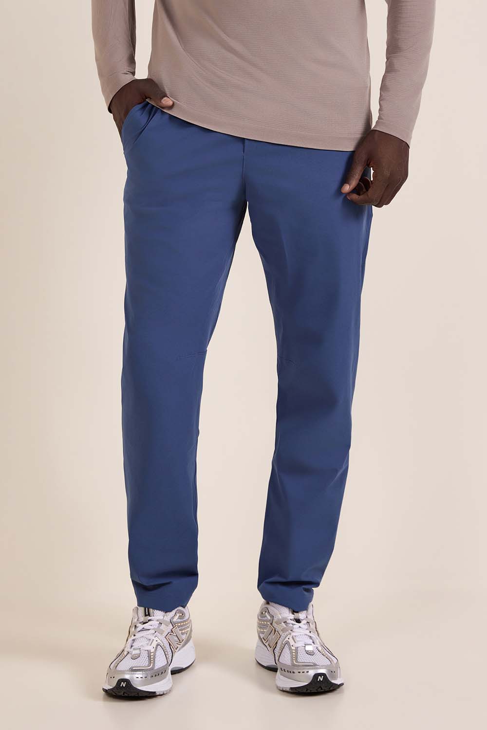 תמונת דוגמן קידמית של Zeroed In Slim-Fit Pant