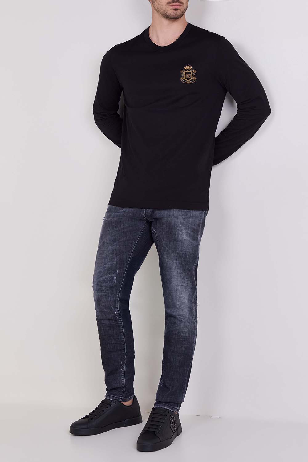 תמונת דוגמן קידמית של נעלי סניקרס עור