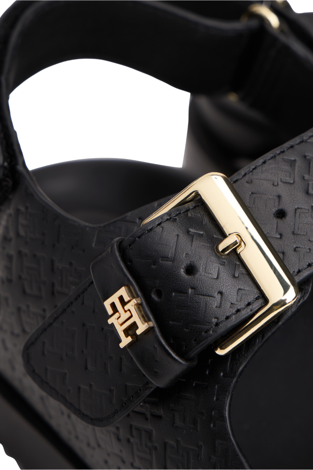 תמונת פנים של סנדלים