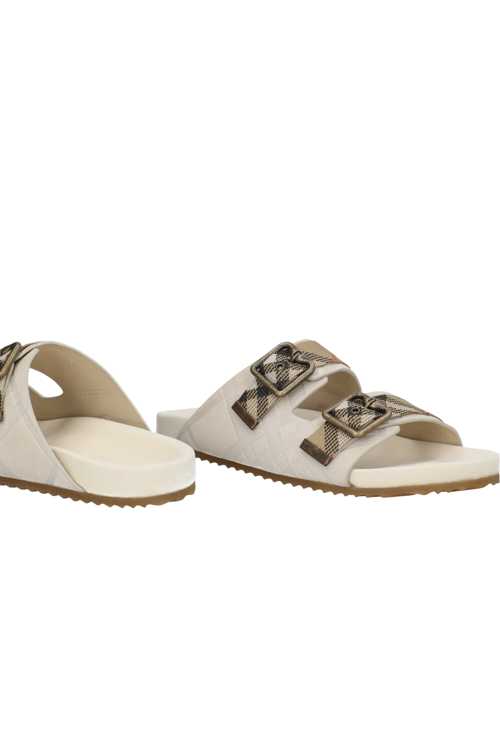 תמונת תקריב של סנדלים