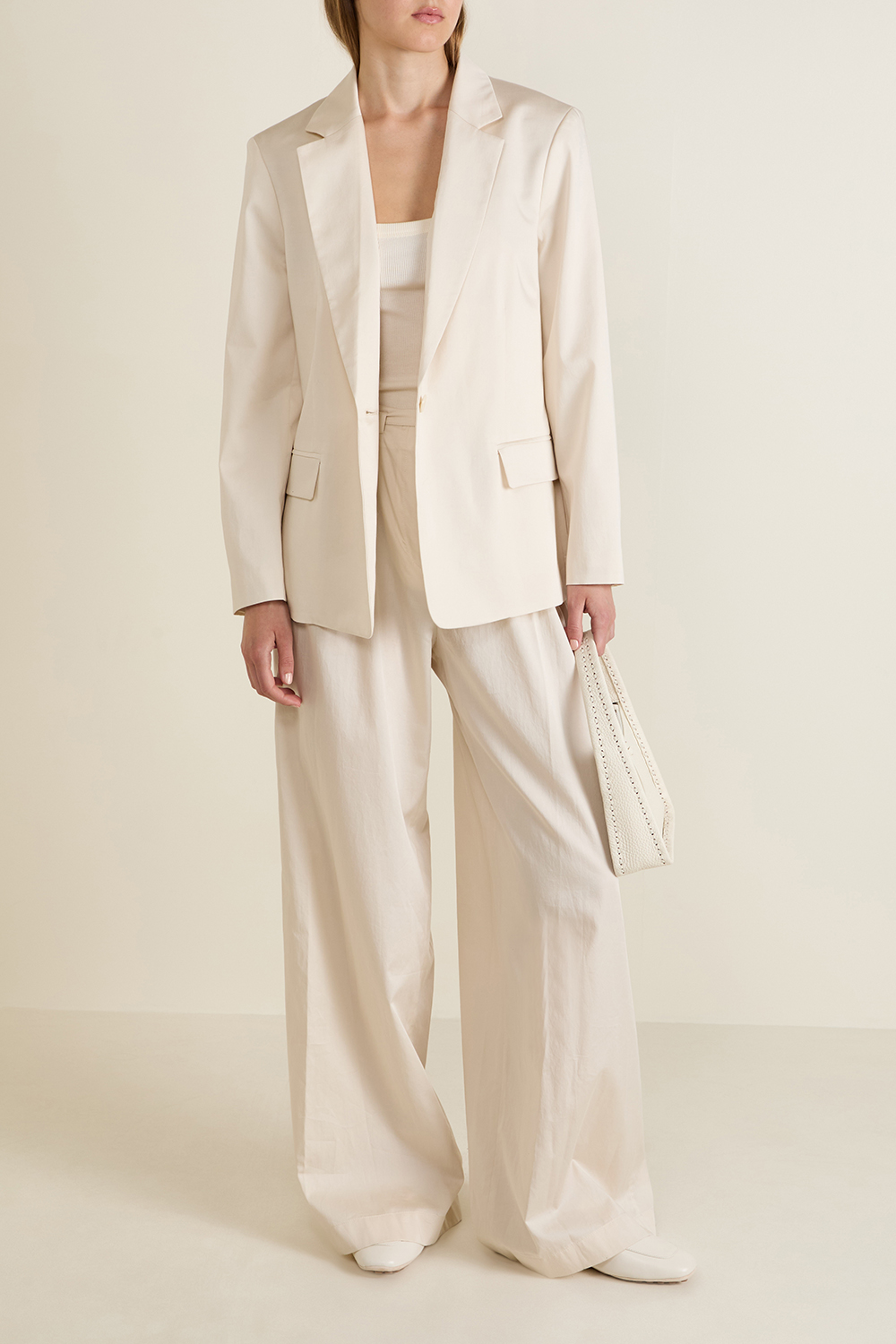 תמונת דוגמן קידמית של נעלי מוקסינים