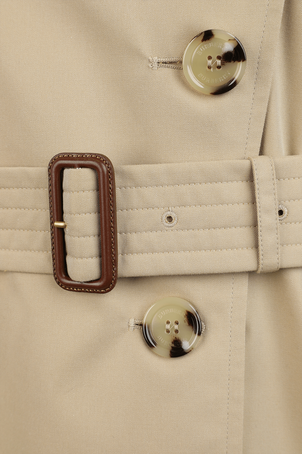 תמונת פנים של מעיל טרנץ' קנסינגטון בגוון בז׳ עם בטנה משובצת