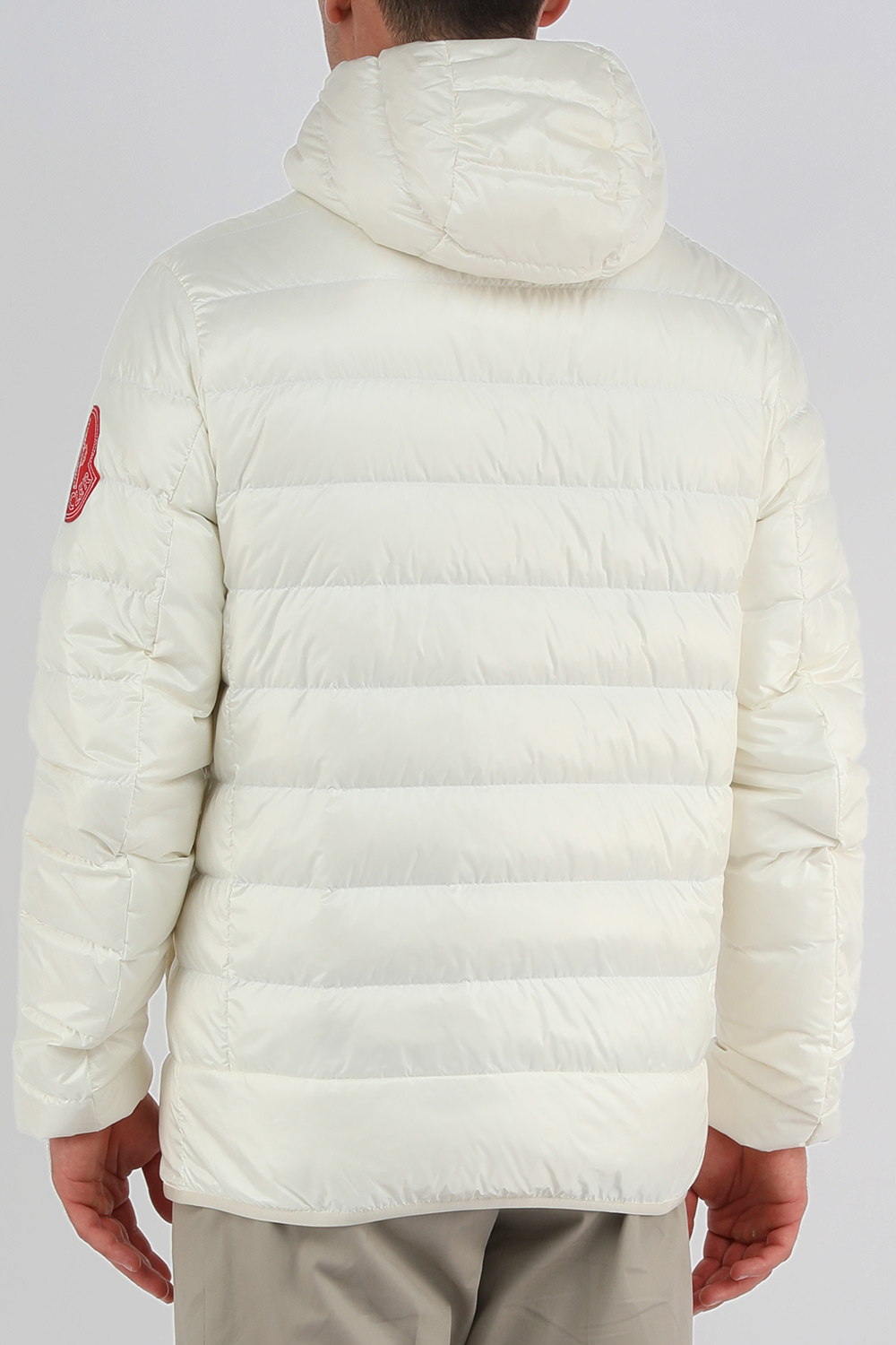 תמונת דוגמן אחורית של מעיל פאפר לבן מדגם היסו