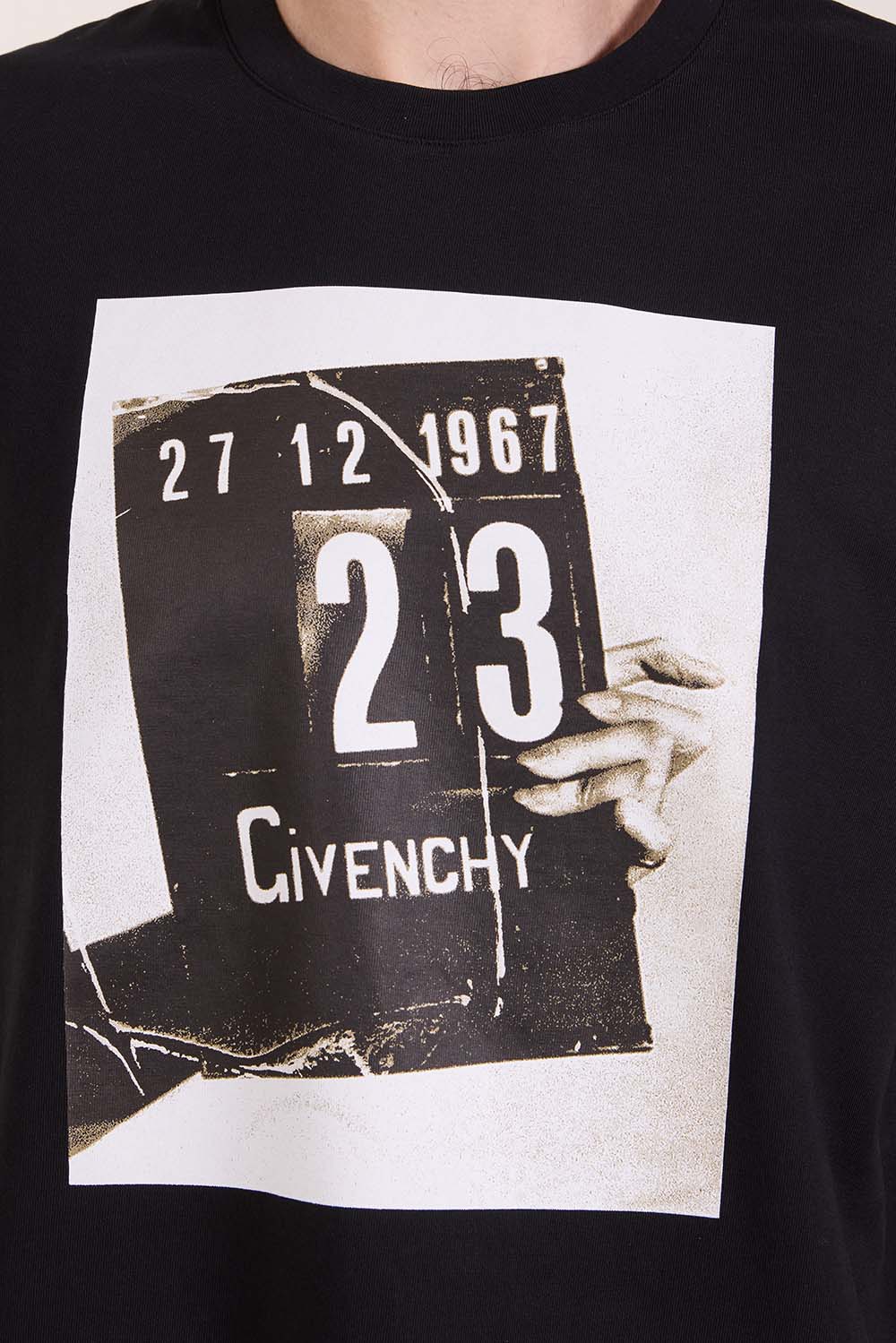 תמונת תקריב דוגמן של חולצת טי