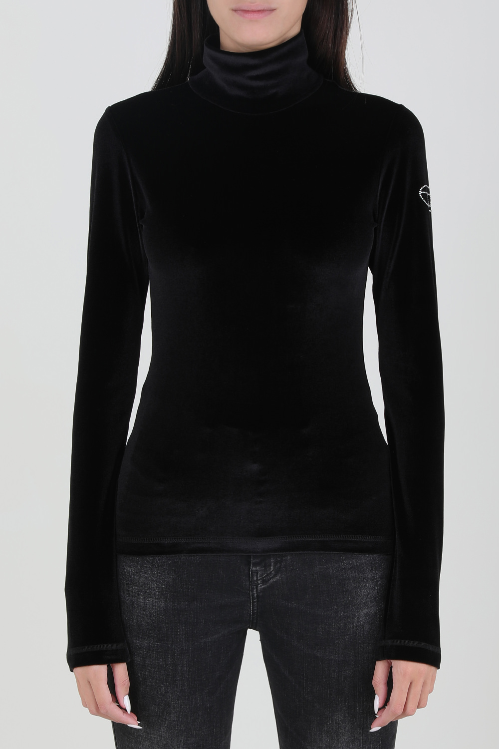 תמונת דוגמן קידמית של חולצה ארוכה מקטיפה עם צווארון גולף