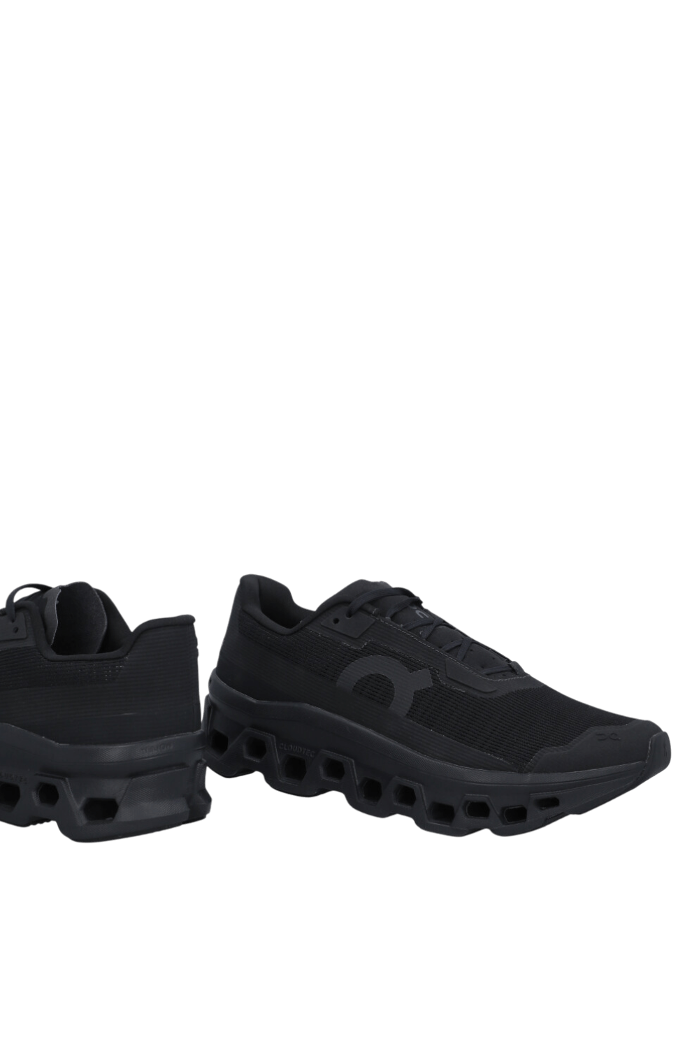 תמונת תקריב של נעלי ריצה קלאודמונסטר