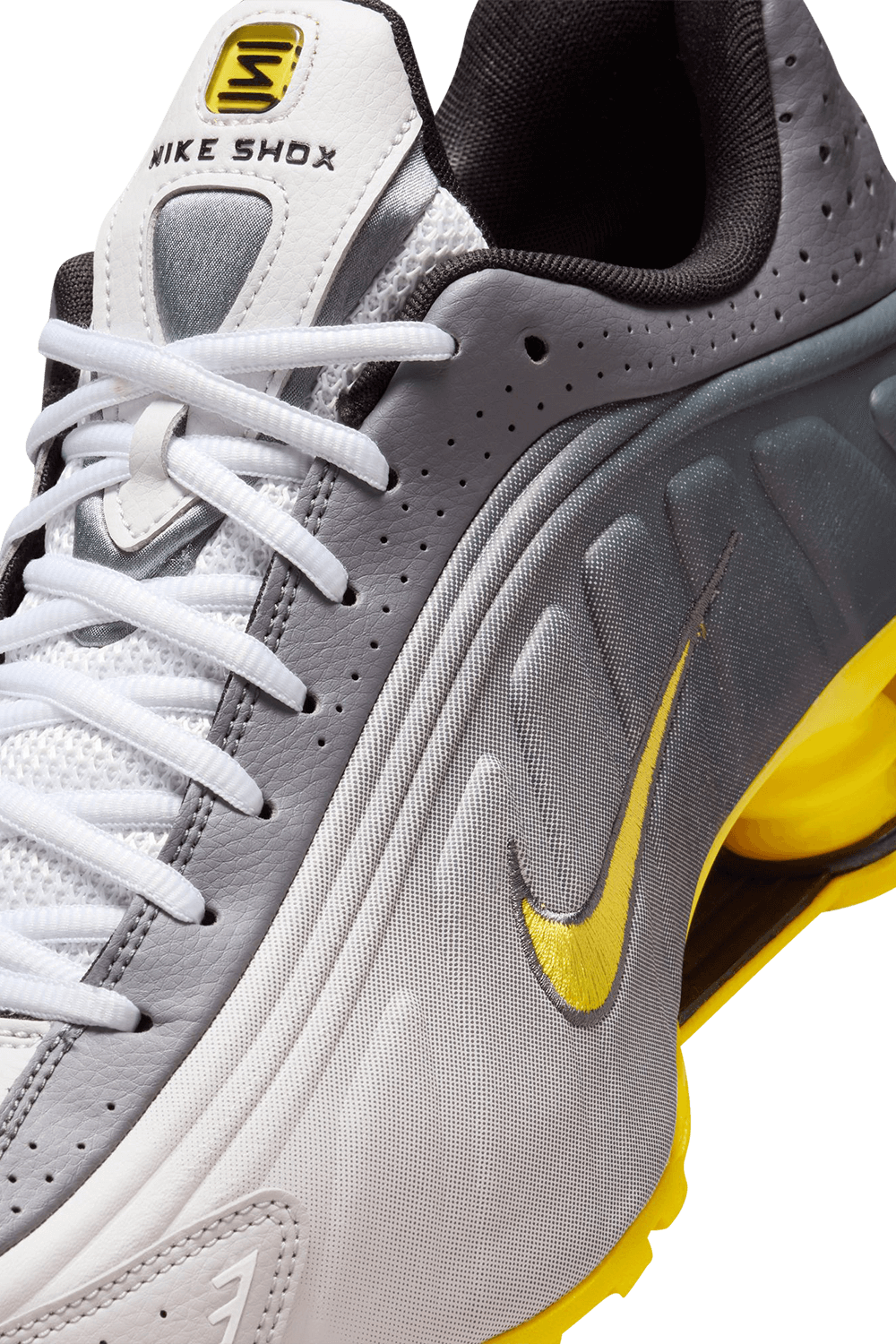 תמונת פנים של נעלי סניקרס שוקס אר-4