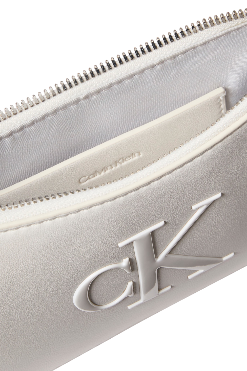 תמונת תקריב של תיק כתף מיני